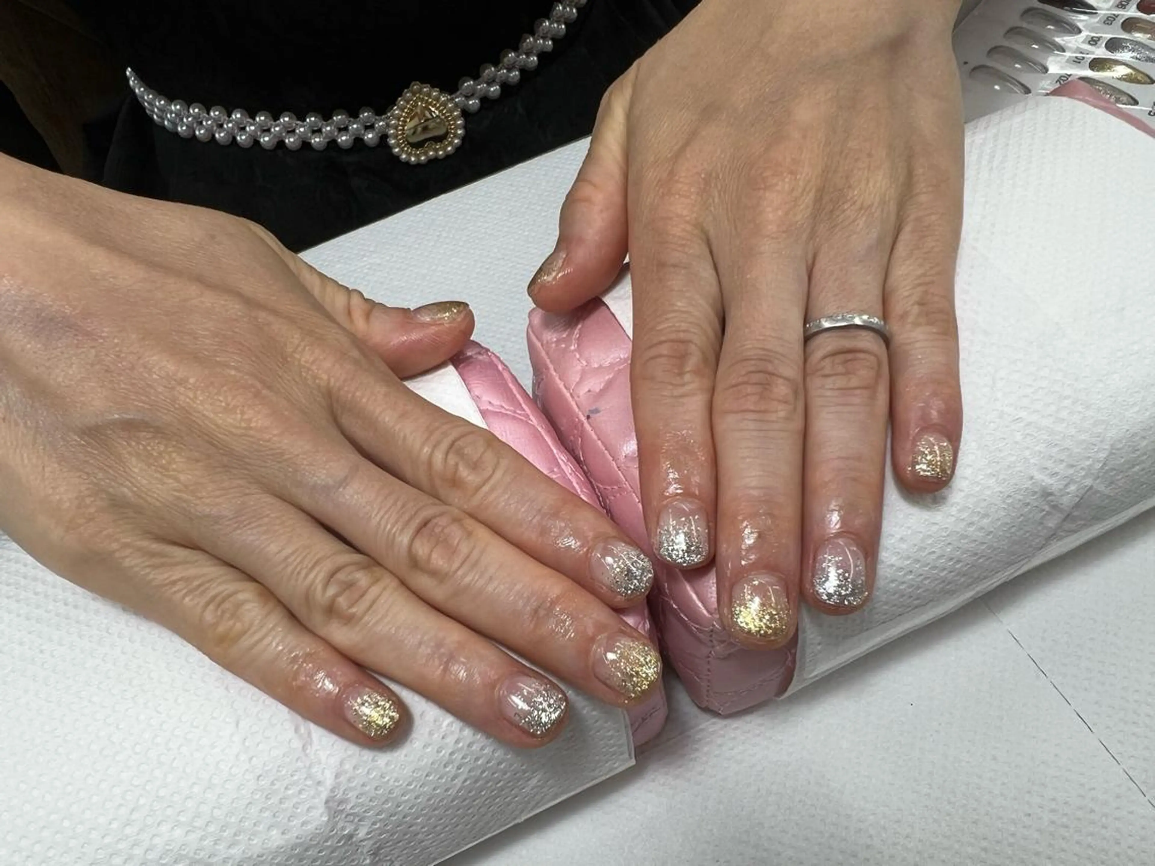 ネイル ゴールド グラデーション ラメ(グリッター) ラメグラデーション シルバー 【MAXKELLY】 Shiotaのネイルデザイン