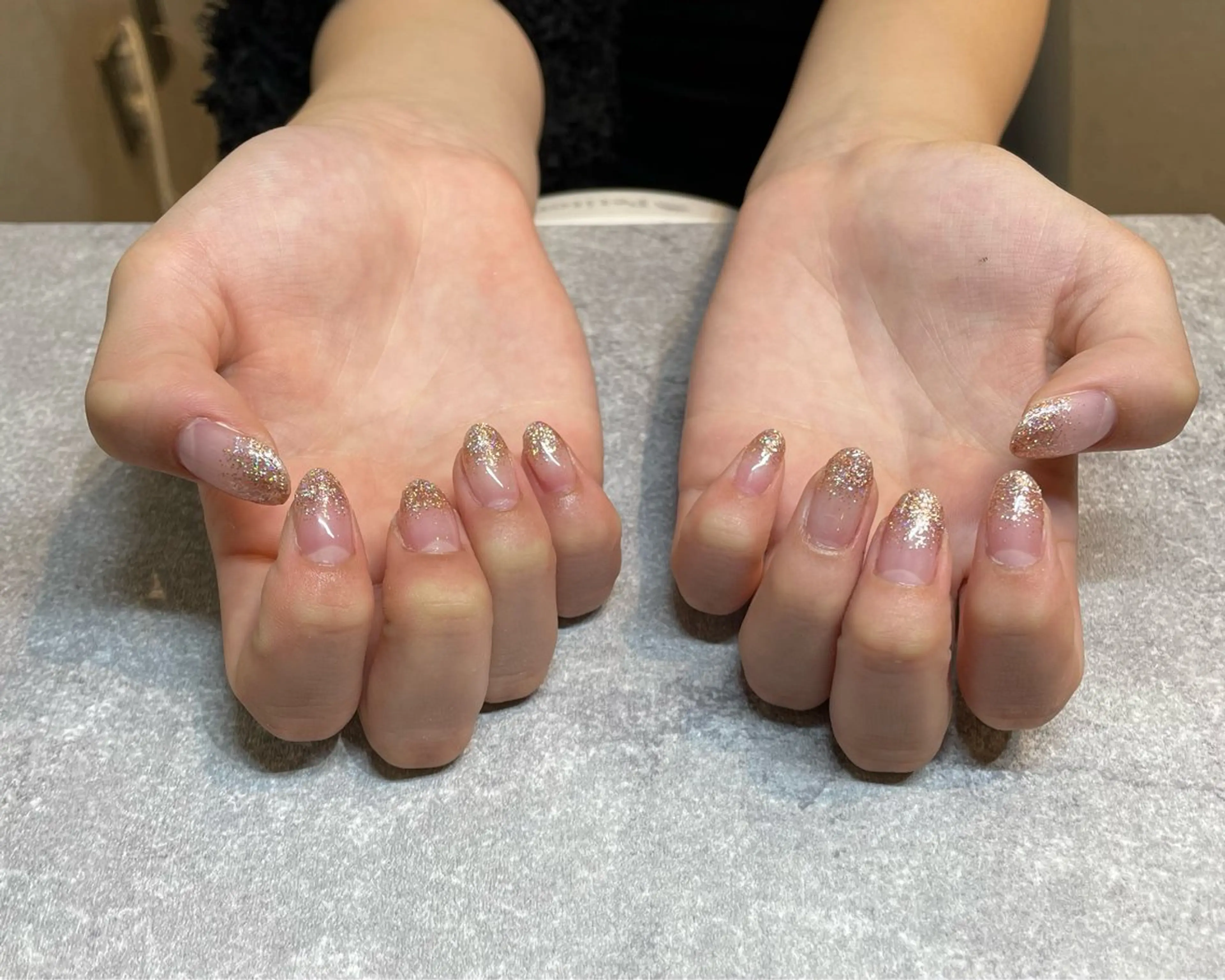 ネイル グラデーション ラメ(グリッター) ラメグラデーション ピンク ピンクベージュ ｊｏｉｅ 【 ジョイエ 梅田 】 ネイル&アイラッシュ所属・土居 香帆のネイルデザイン