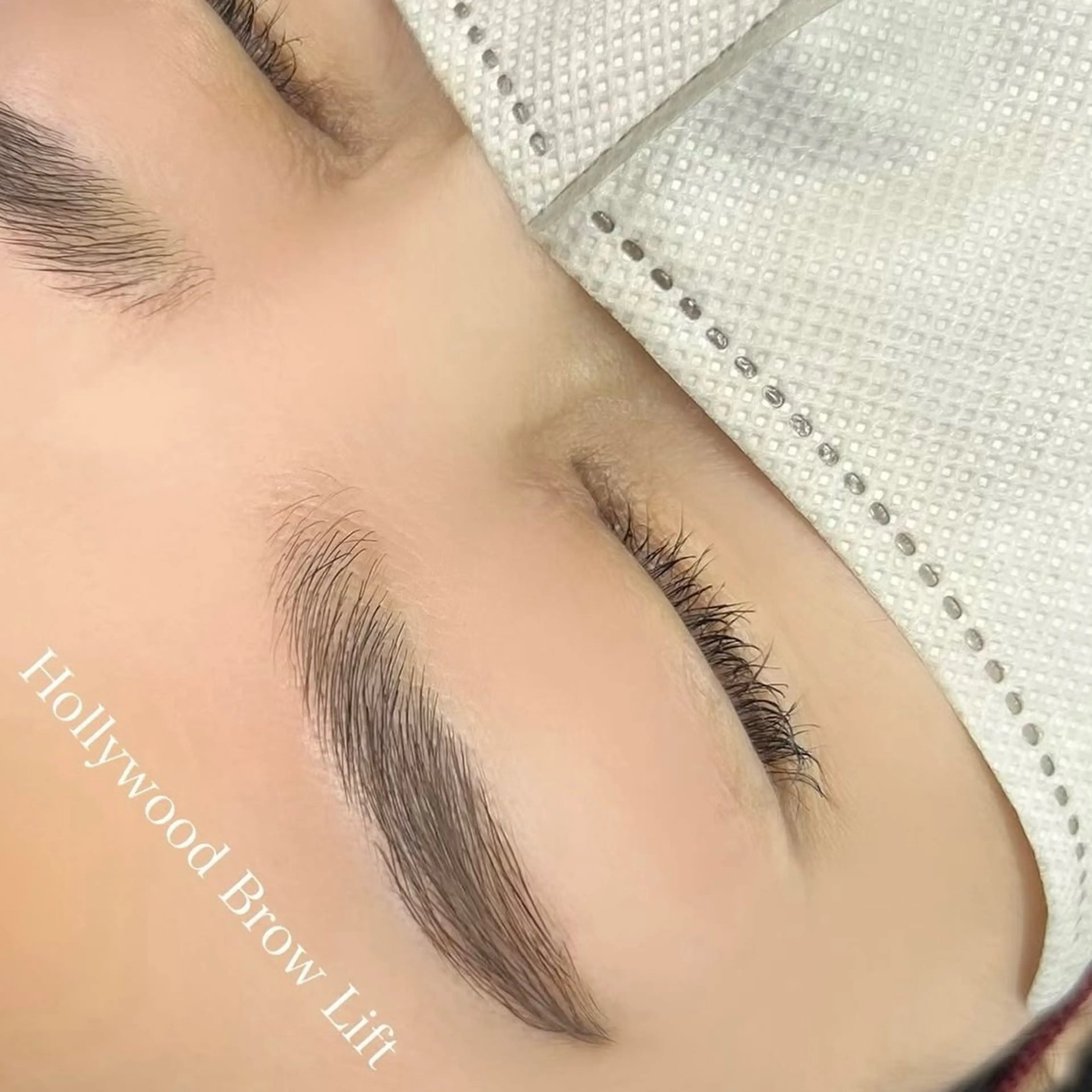 アイブロウ aura タマキのマツエク・マツパデザイン