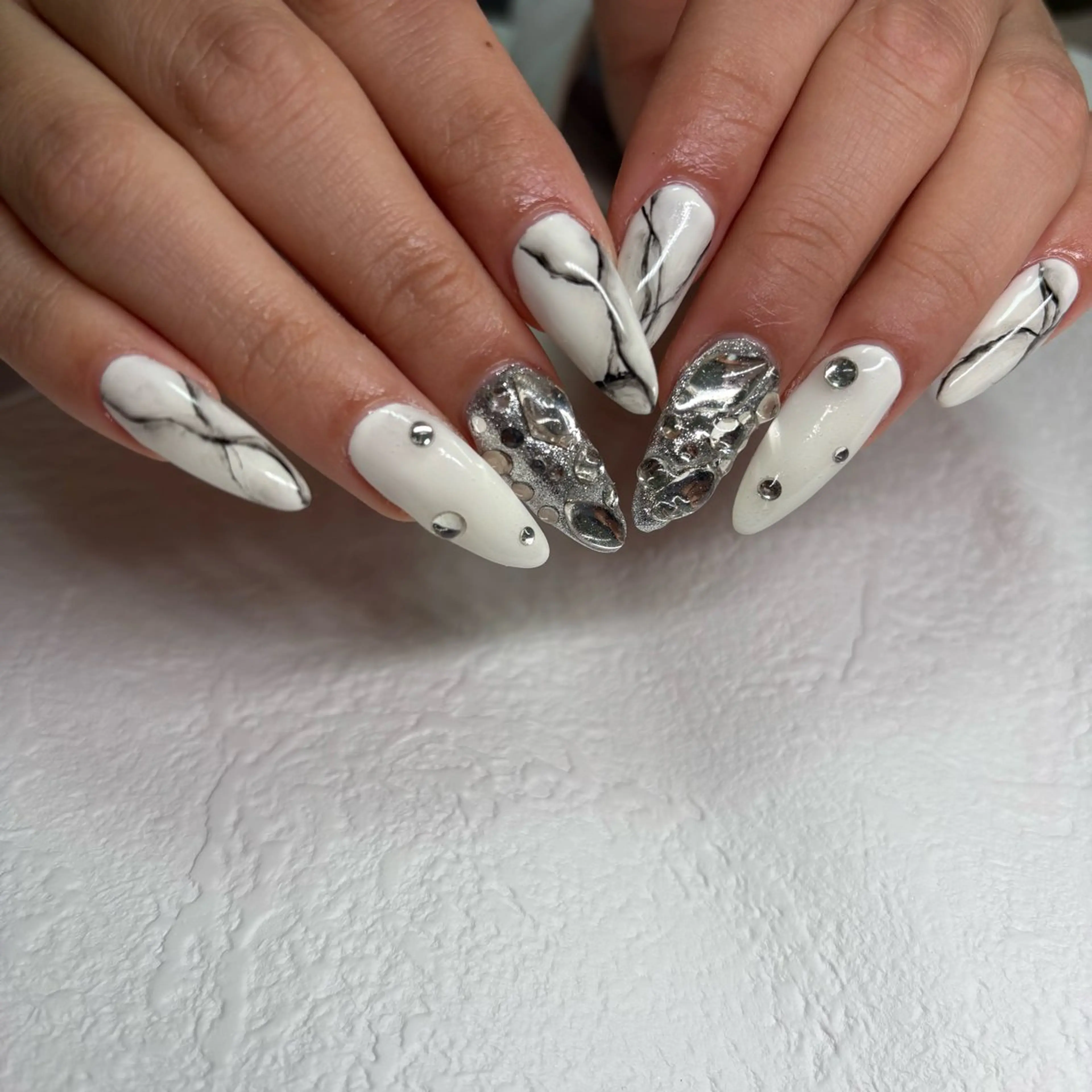 ネイル 大理石ネイル(マーブル) ハンドネイル RE💟N.NAIL ラテン系お姉さんのネイルデザイン