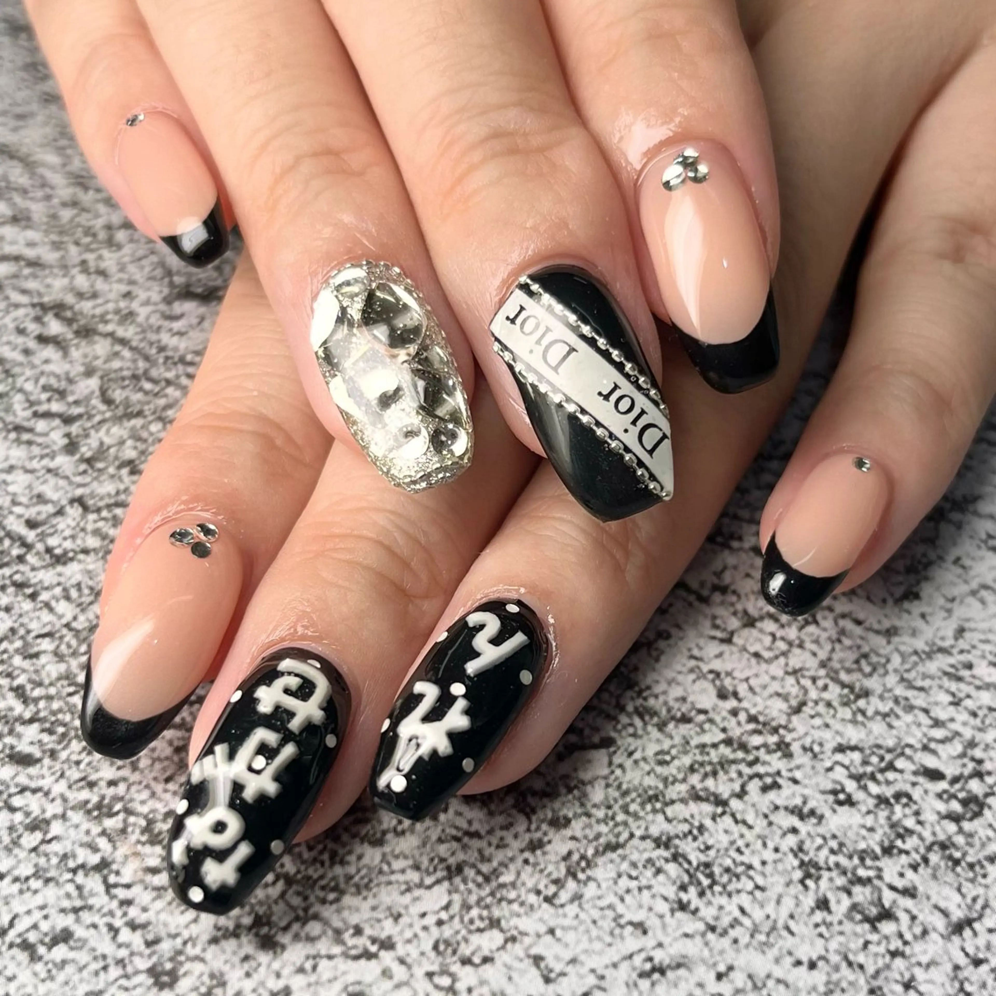 ネイル ハンドネイル Queen nail 北堀江 ASUKAのネイルデザイン