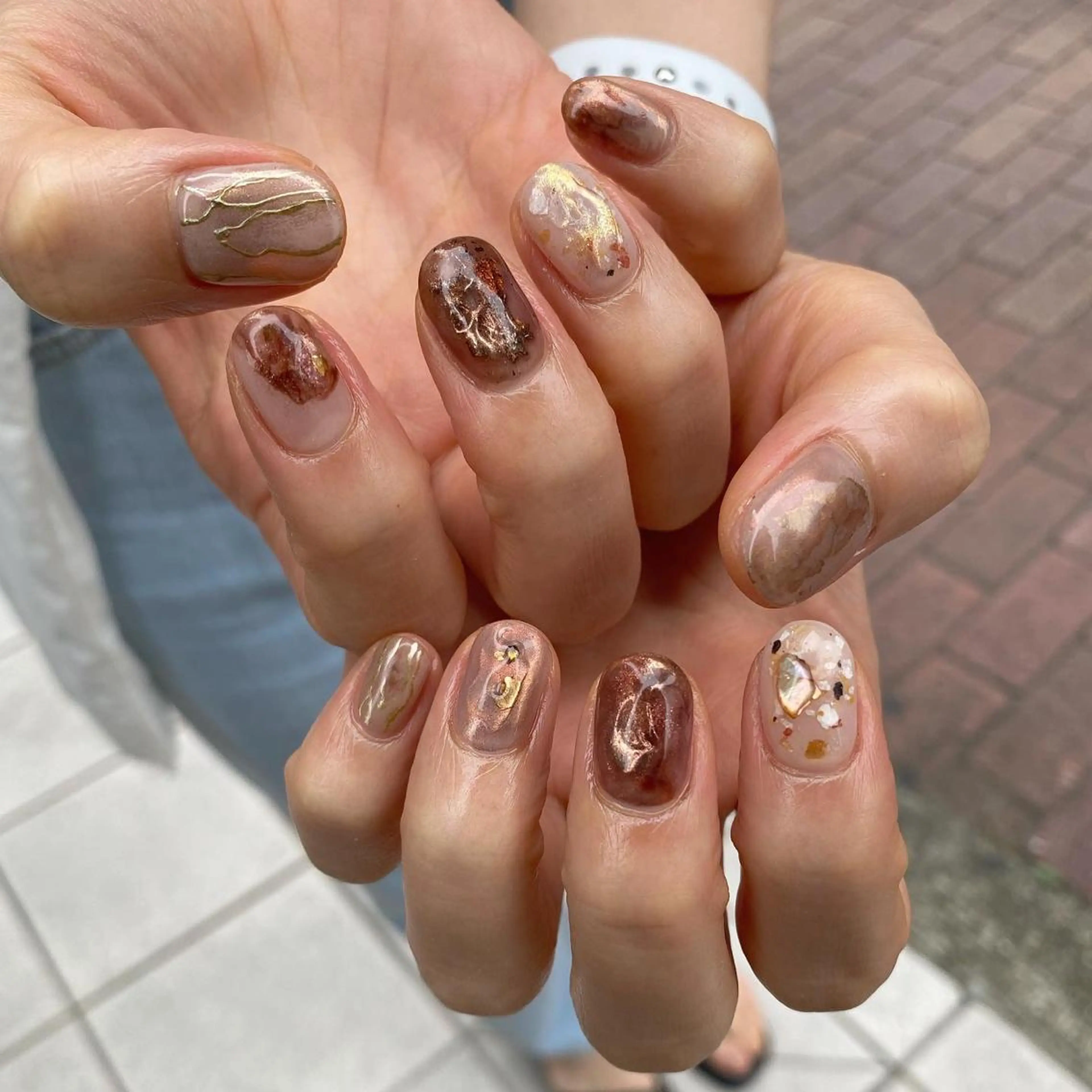 ネイル アートネイル ブラウン 赤色 ハンドネイル nable.所属・栗林 実莉のネイルデザイン