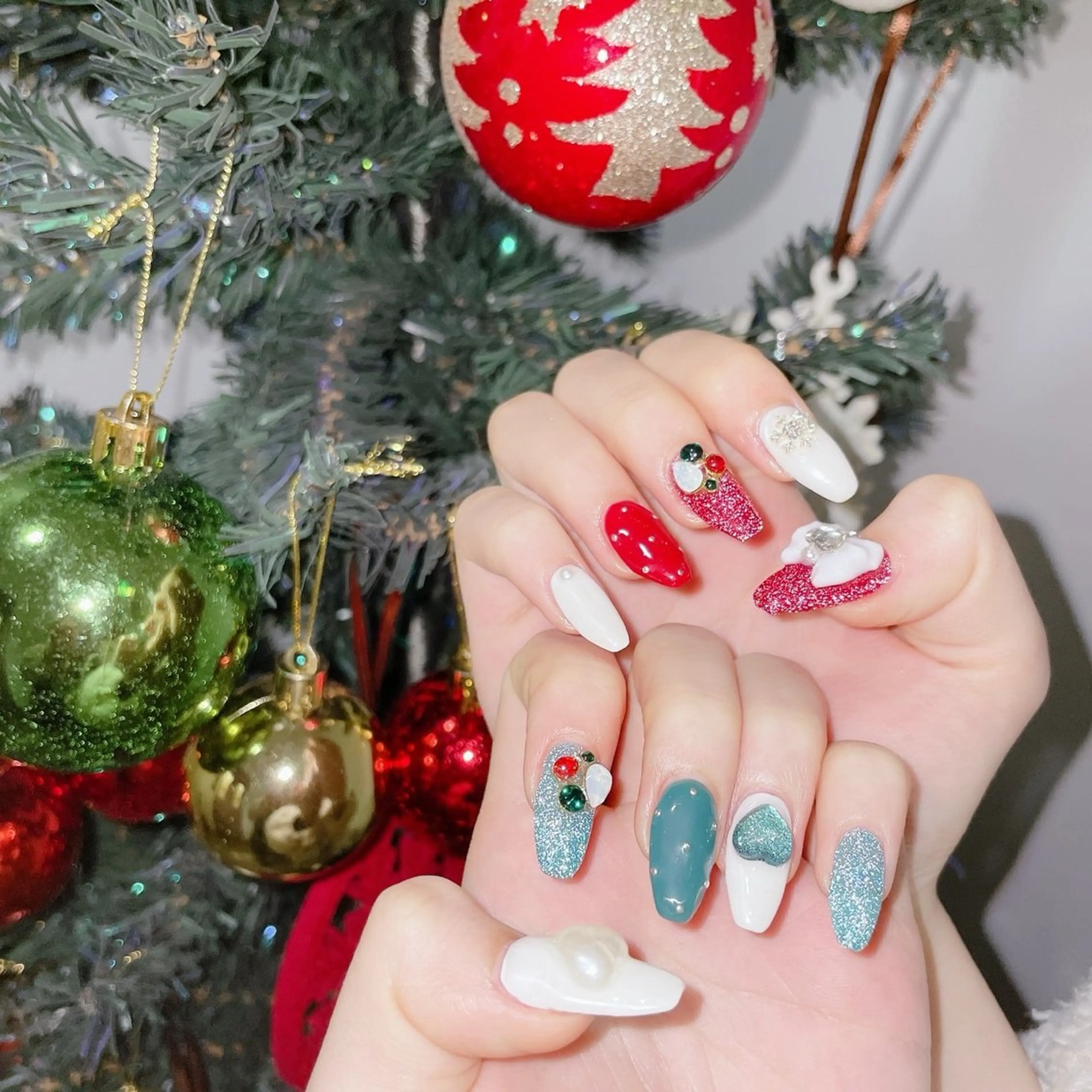 ロング クリスマス ハンドネイル ハンドケア 💜MIYA nail川崎店のネイルデザイン