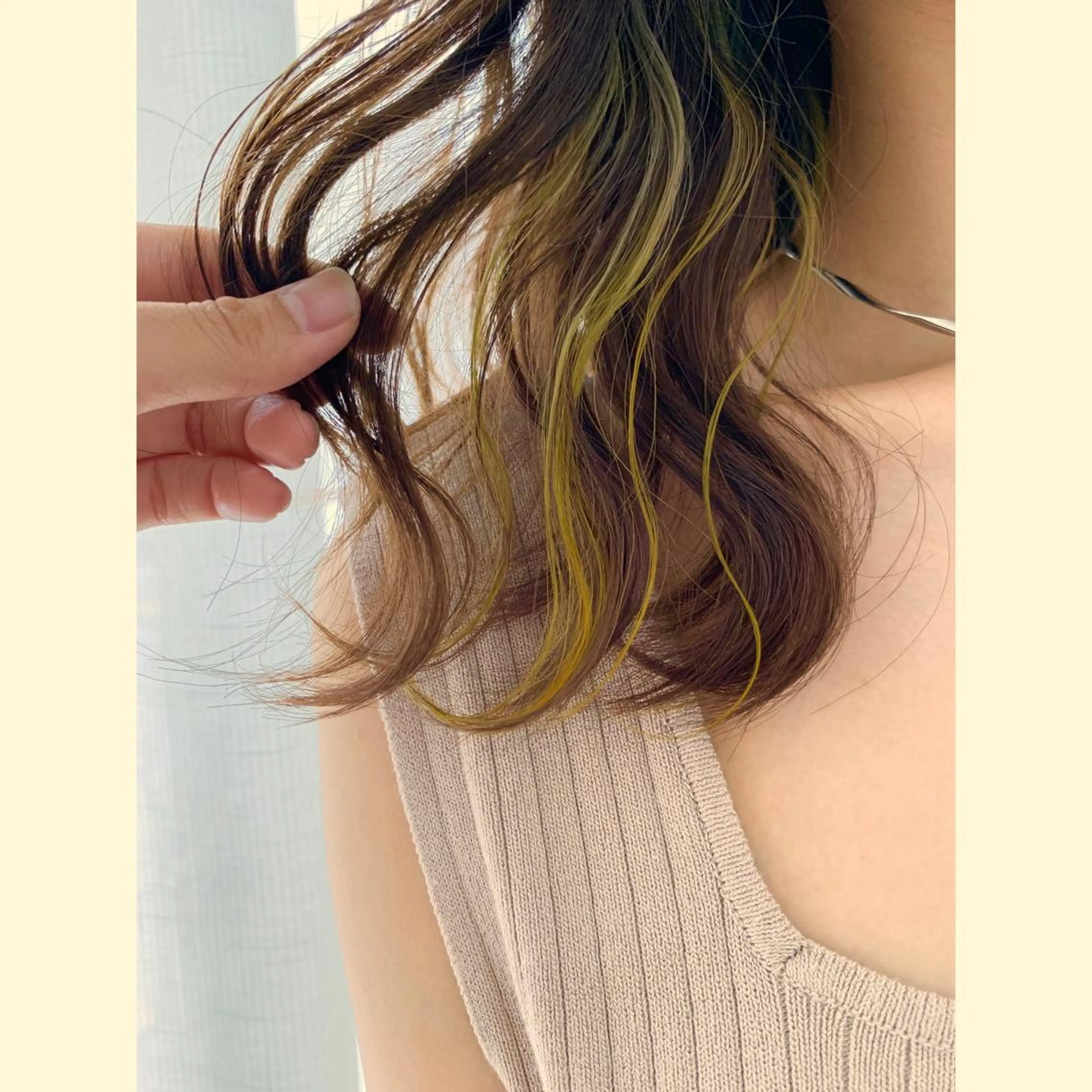 セミロング カラー fio マナミのヘアスタイル