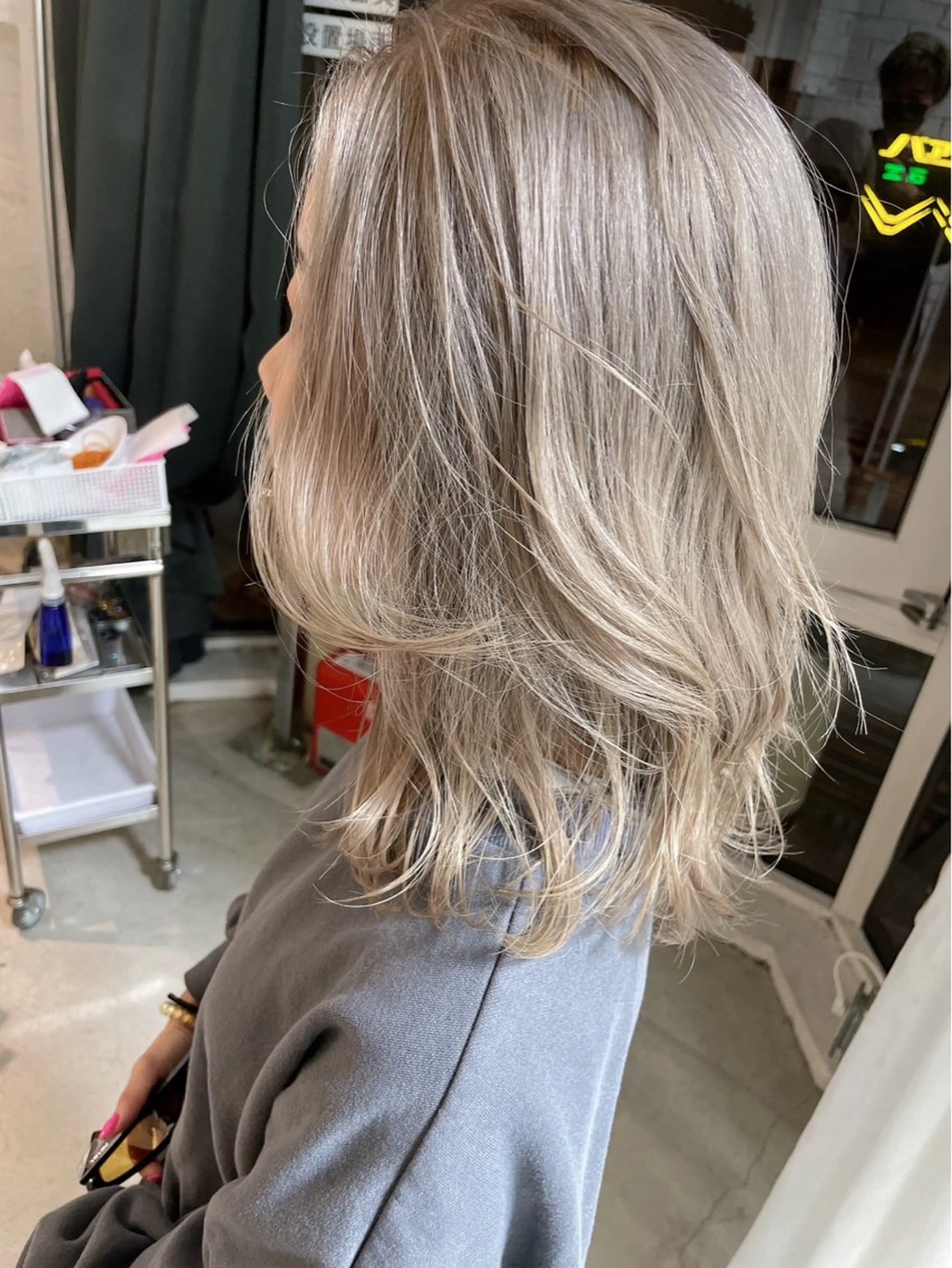 ミディアム カラー ダブルカラー グレージュ インナーカラー 外国人風カラー 髪質改善 カット ヘアカラー トリートメント ravens デザインカラーのヘアスタイル