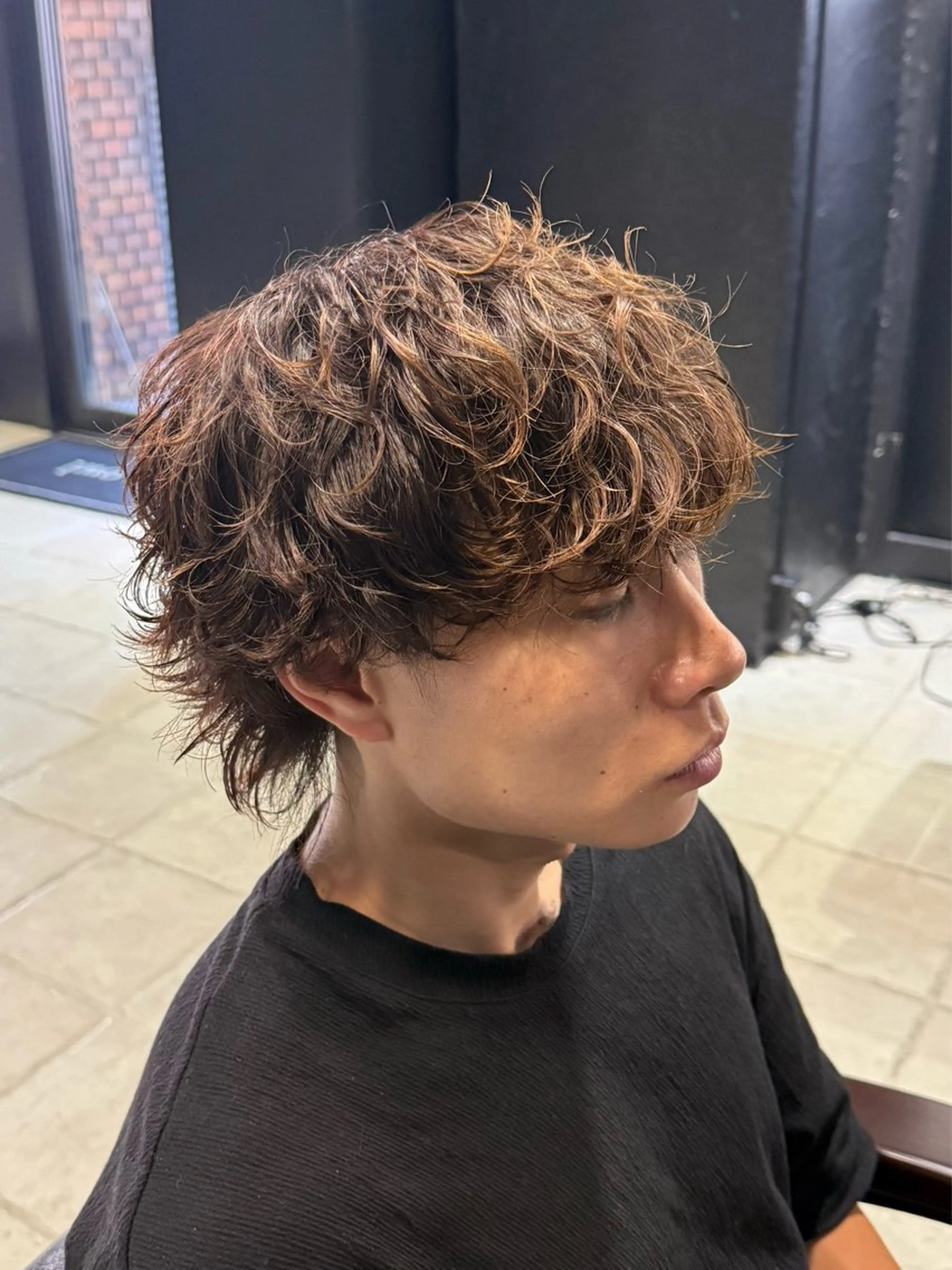 ミディアム パーマ メンズ ミディアムパーマ マッシュウルフ マッシュ メンズパーマ メンズウルフカット カット パーマ 難波/メンズウルフ・ フェザーパーマ鶴田文のヘアスタイル