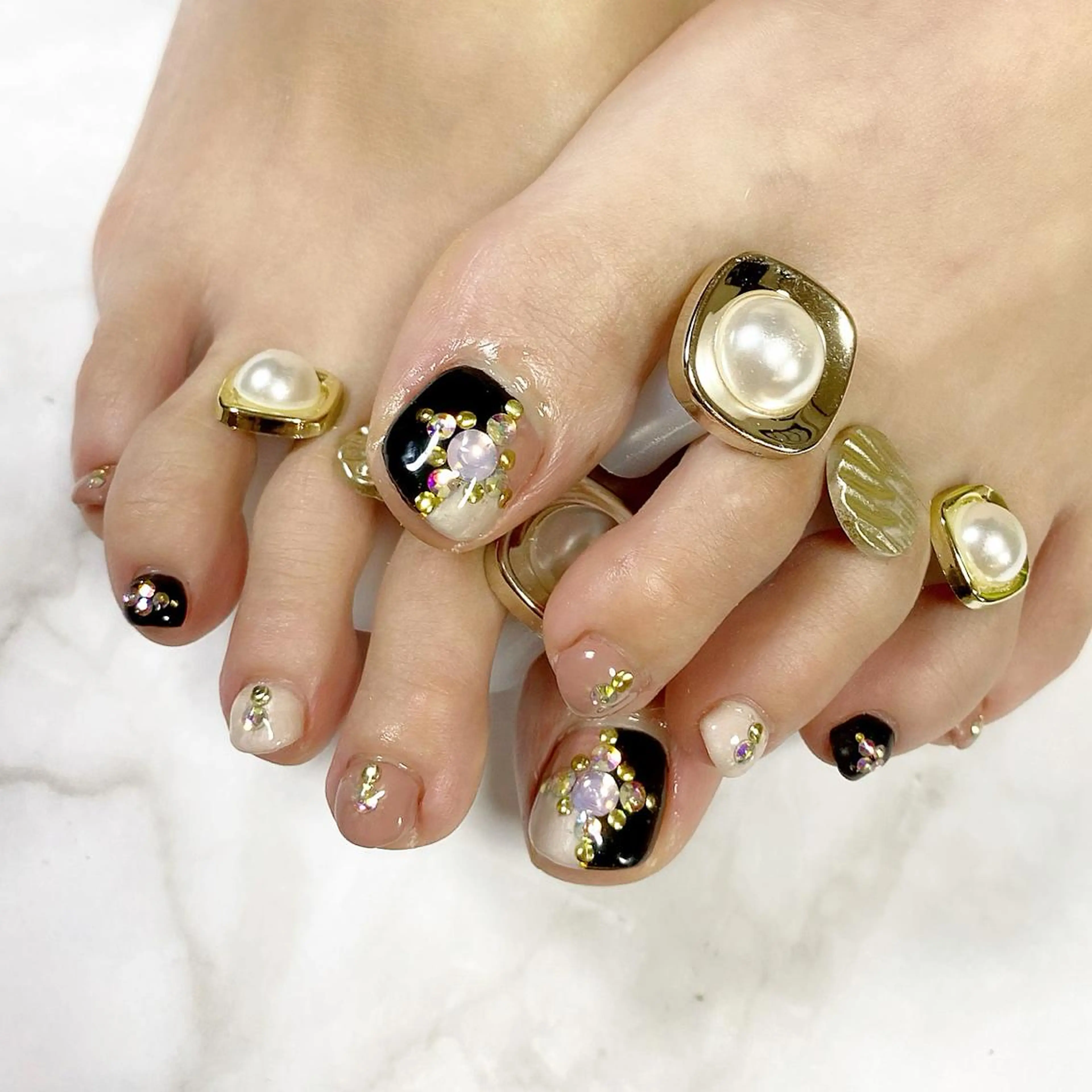 ネイル フットネイル ストーンネイル フットネイル Nail ameria megu所属・ameria meguのネイルデザイン