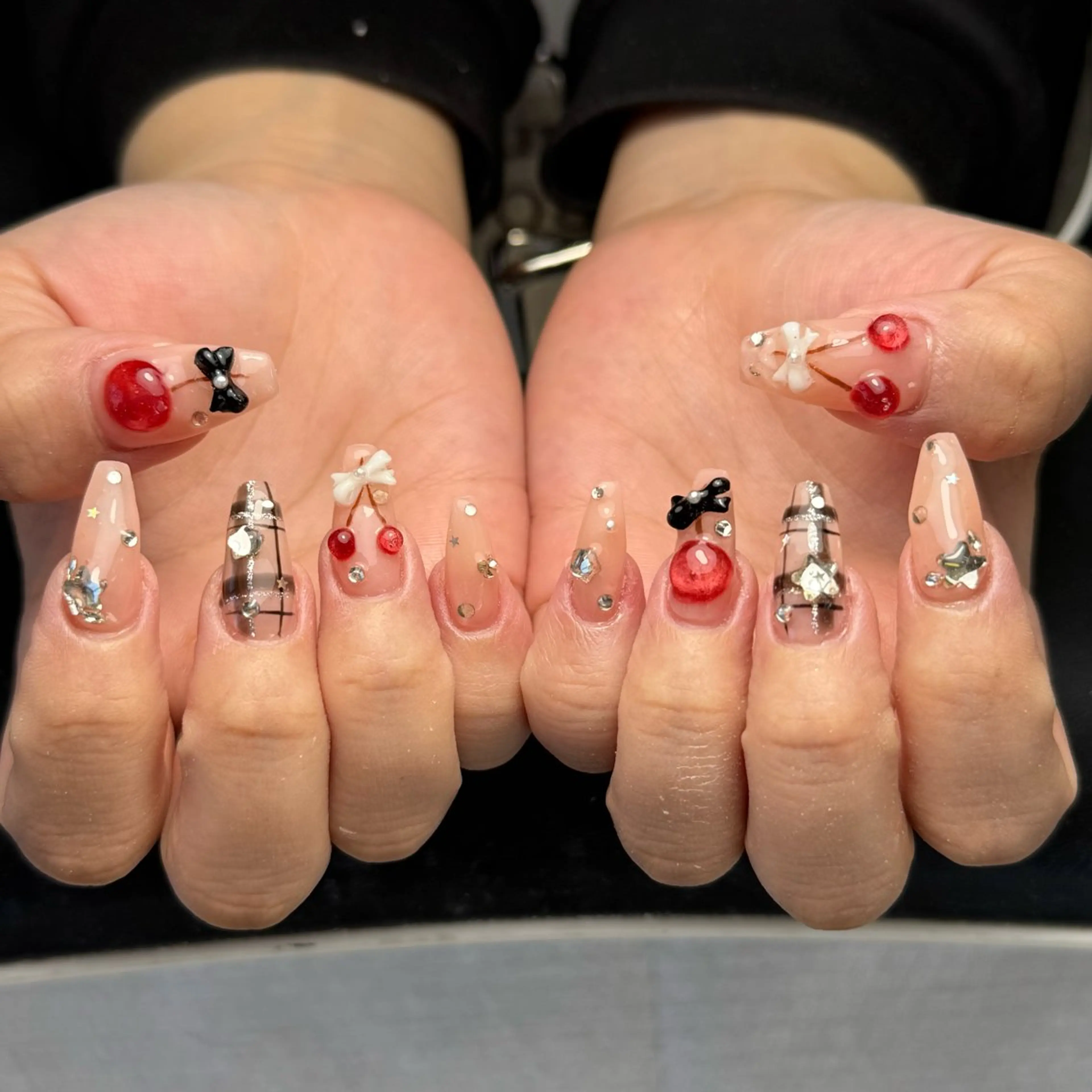 ネイル ハンドネイル ハンドケア いちご chan novaのネイルデザイン