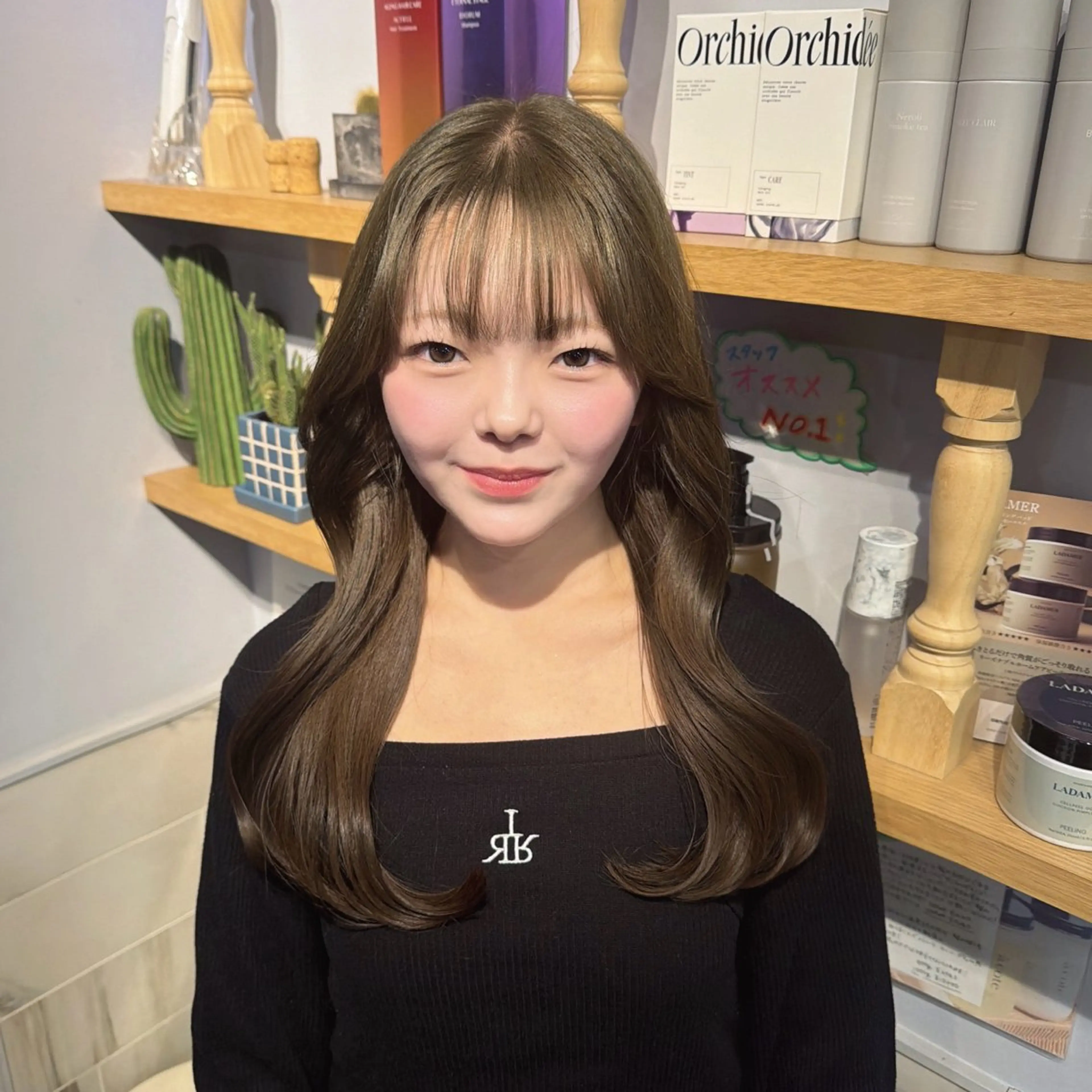 カラー ベージュカラー ブリーチ ブリーチなしカラー オリーブベージュ ヘアカラー 小柳 夏美のヘアスタイル