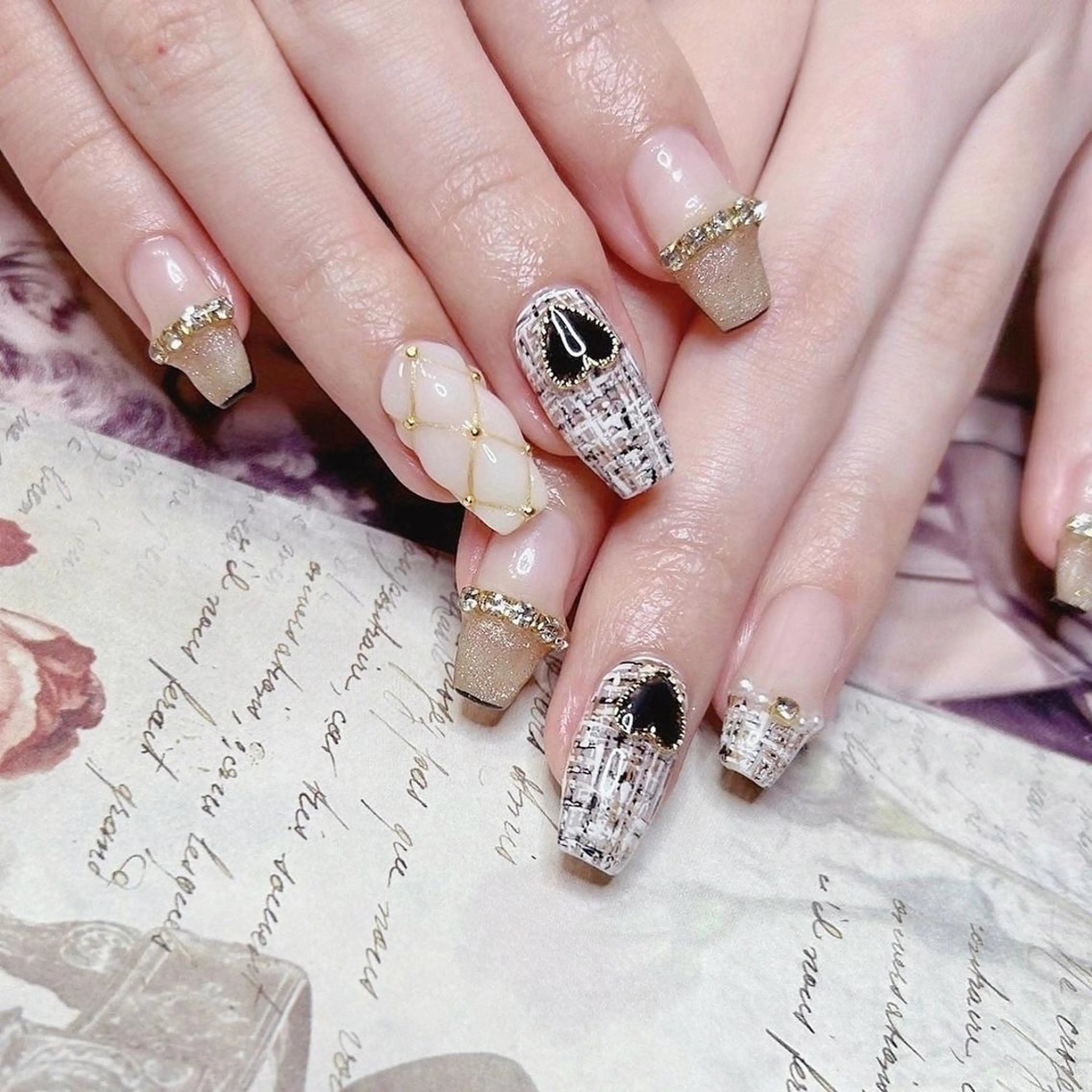 ネイル NOIROUGE所属・NOI ROUGEのネイルデザイン