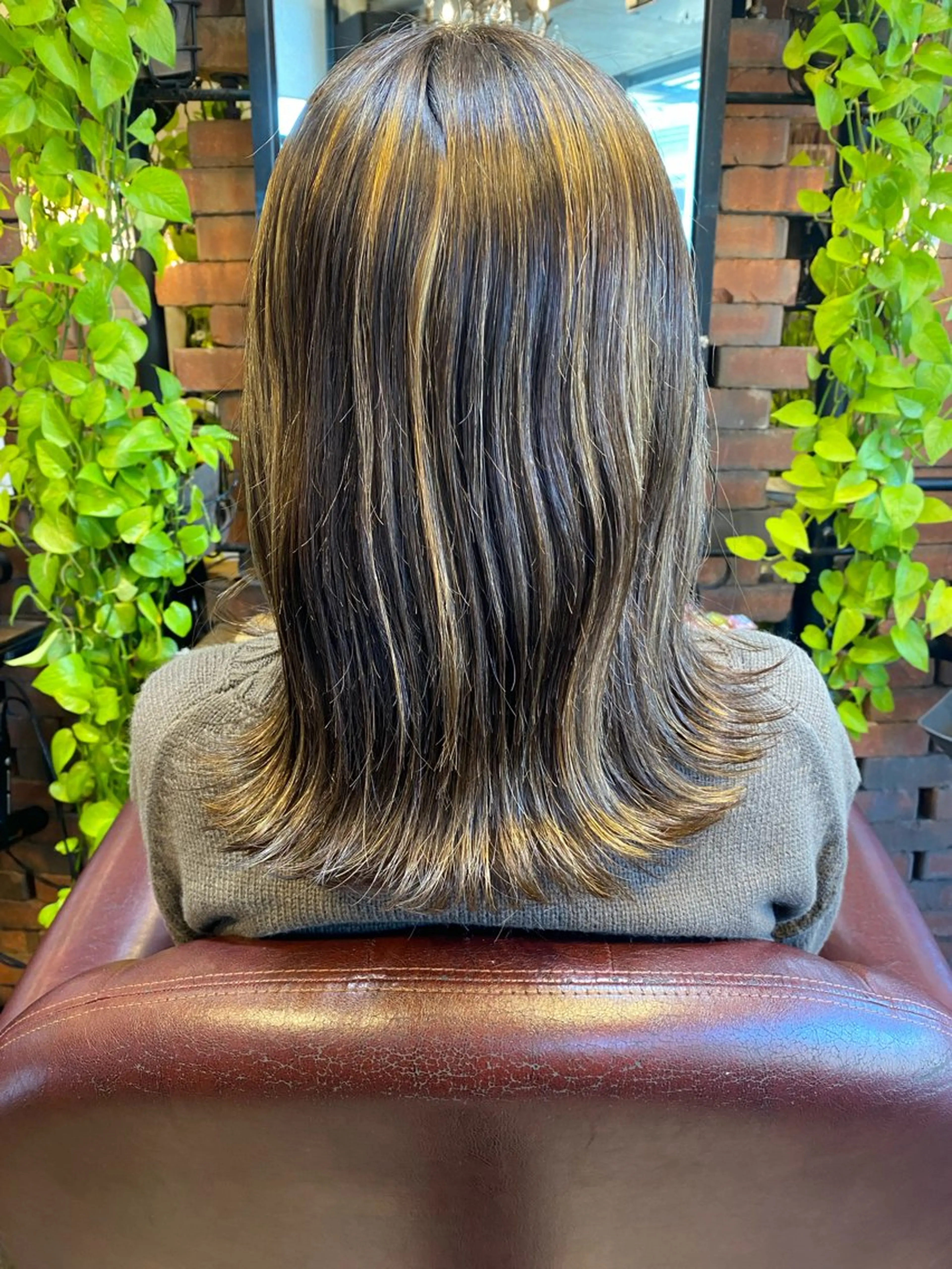 セミロング auRa  【大宮】 上形 龍也のヘアスタイル