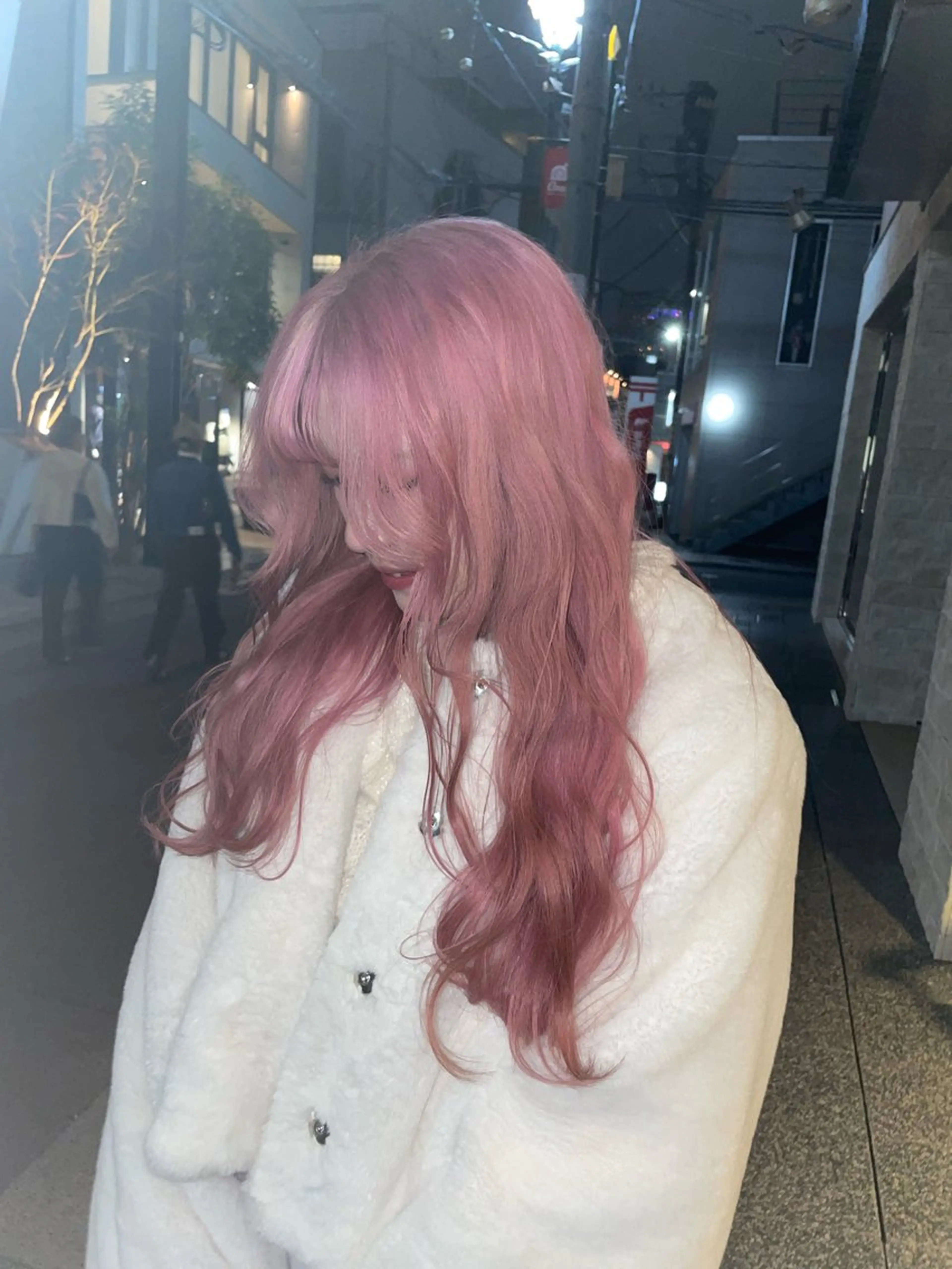 セミロング カラー ミルクティー× グレージュMOMOのヘアスタイル