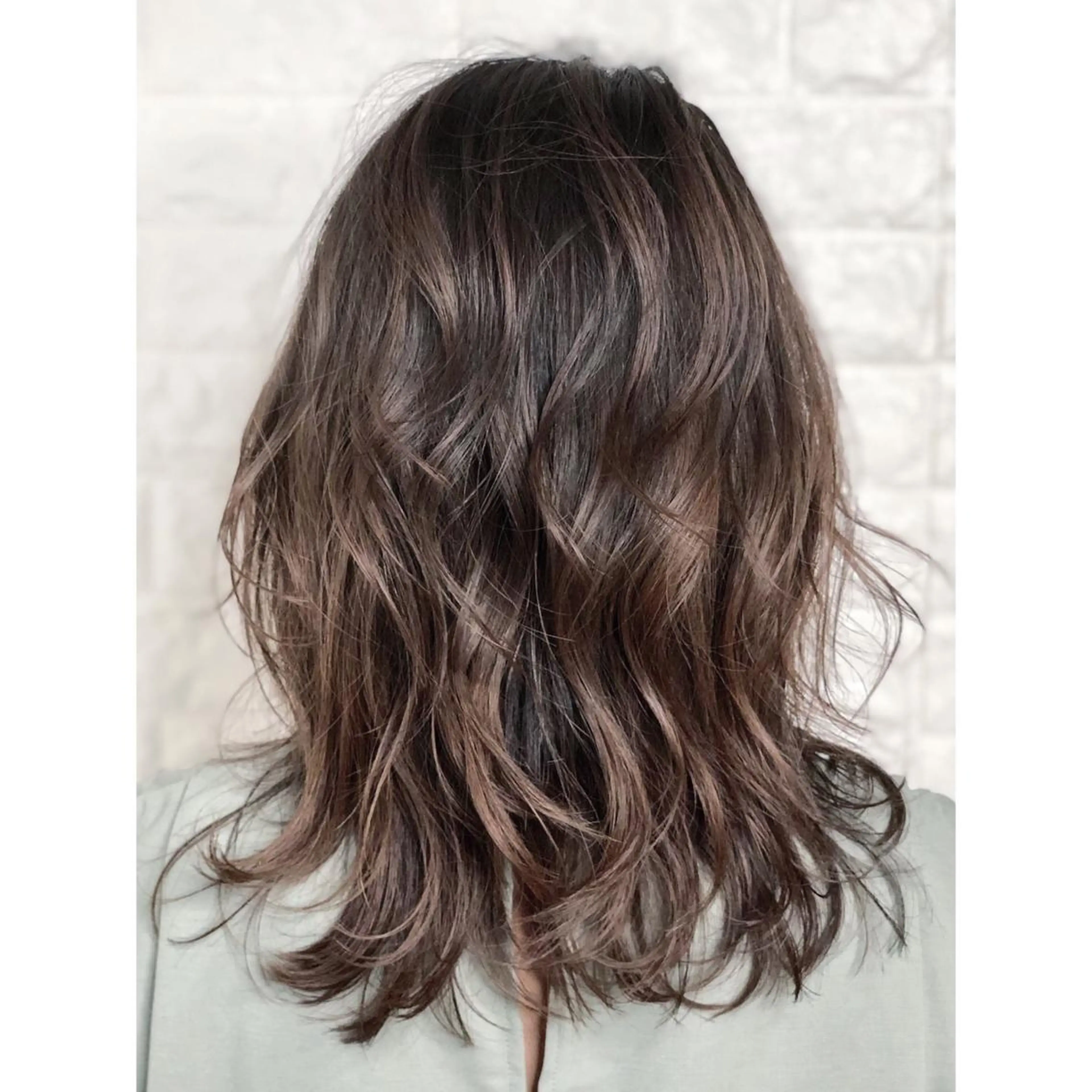 ミディアム カラー バレイヤージュ ベージュカラー ブリーチ レイヤーカット KIZU 髪質改善 オカルト怪談のヘアスタイル