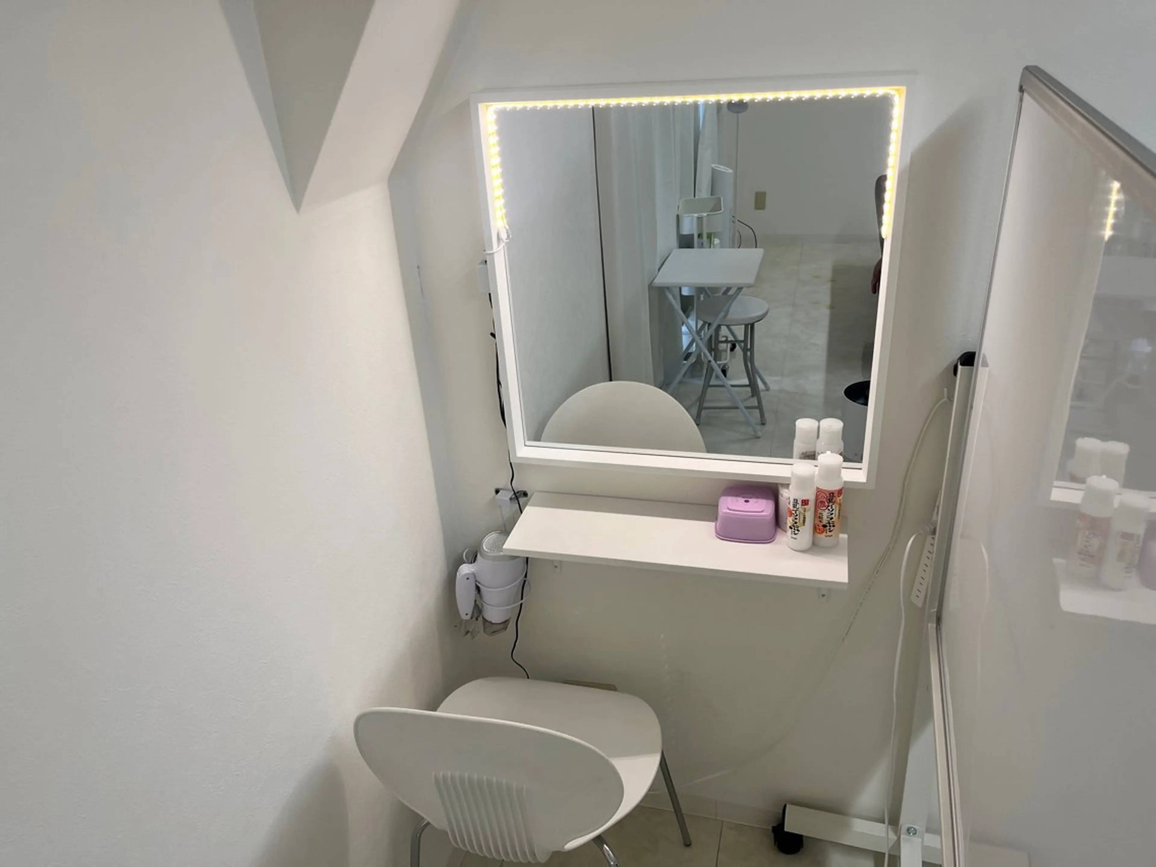 【小顔矯正専門】 小顔smileのエステ・リラクイメージ