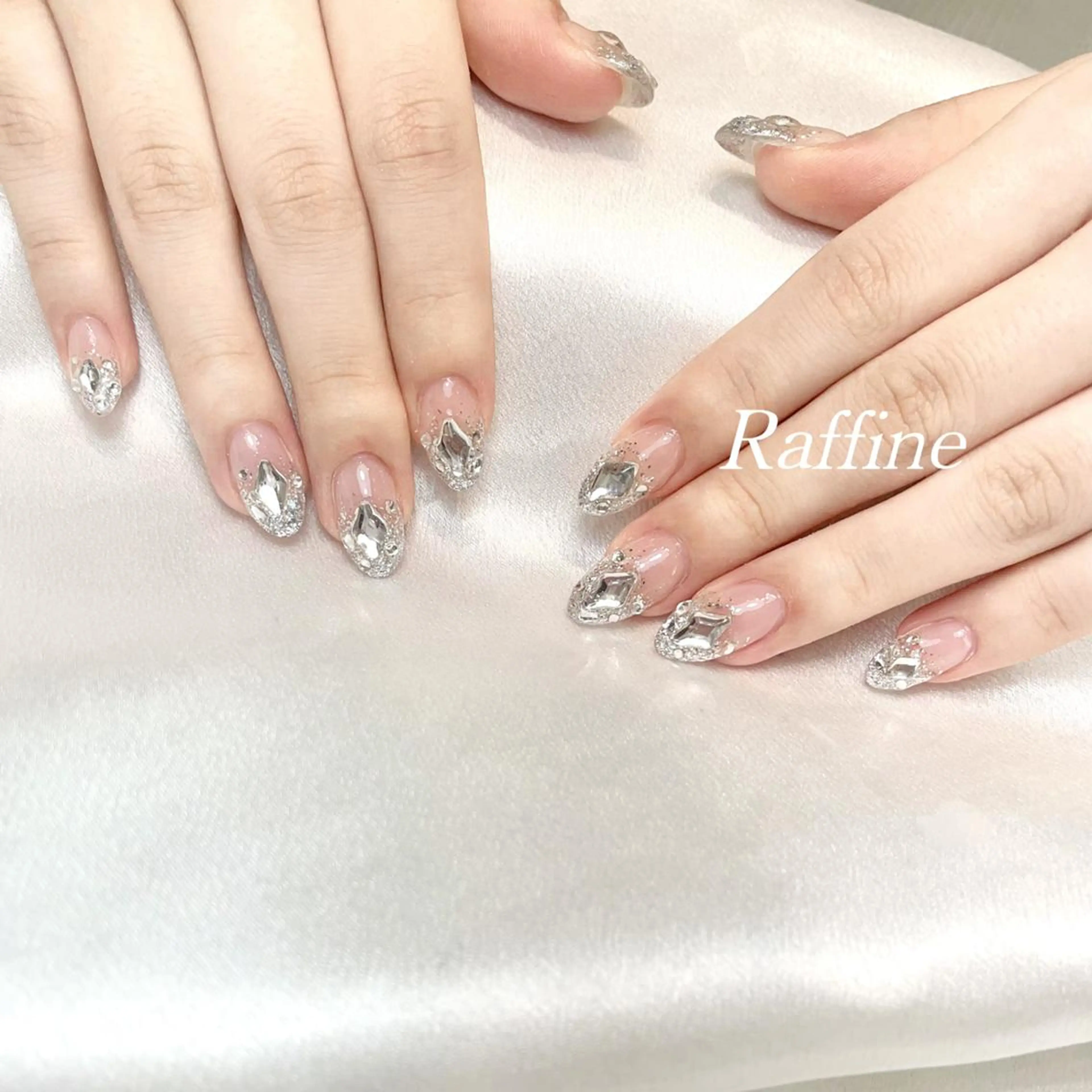 ネイル RAFFINE 月🦋🩵のネイルデザイン