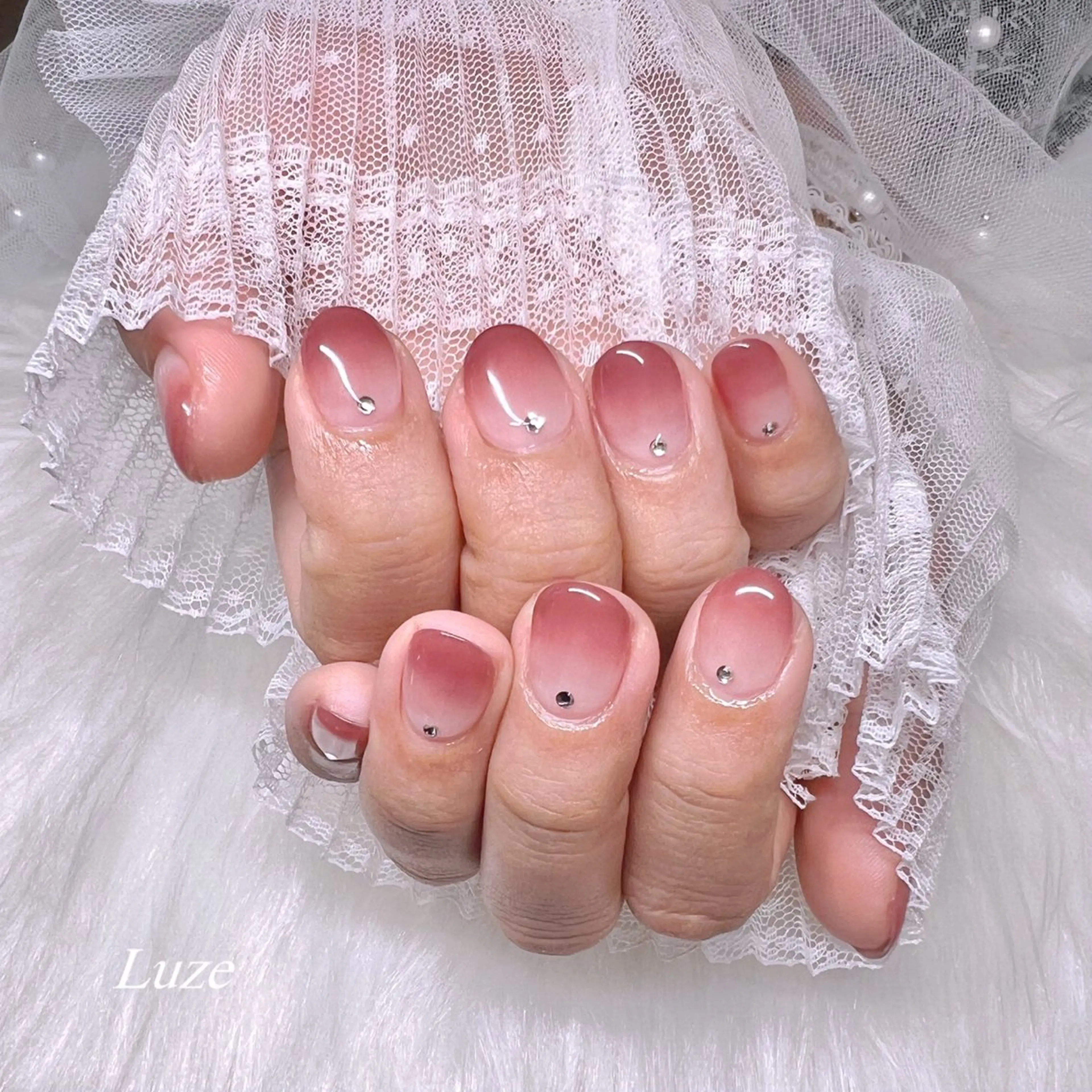 ネイル グラデーション Luze Whitening&Nail care所属・Luze 泉 明日花のネイルデザイン