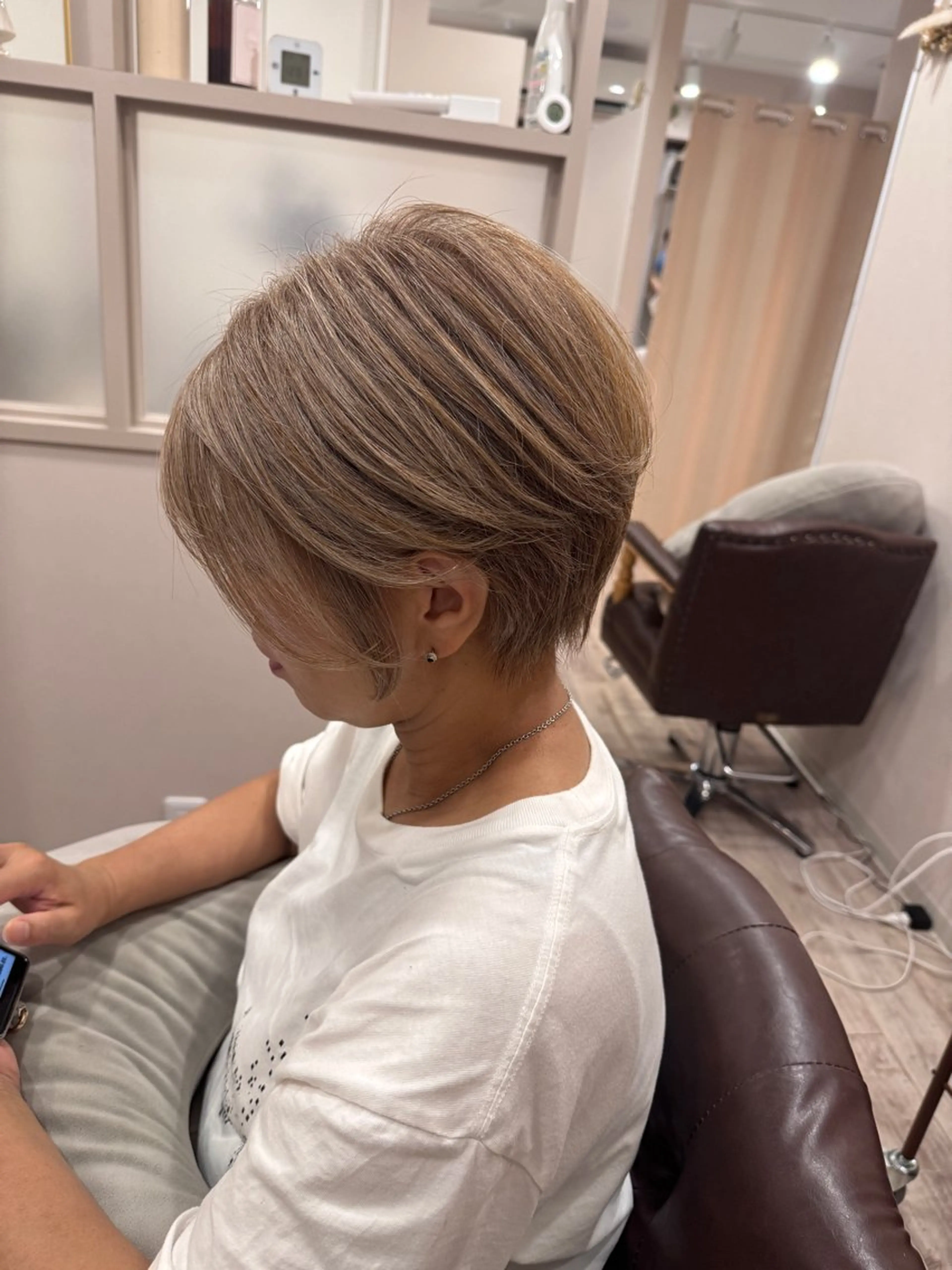 ショート ハイライト 白髪ぼかし脱白髪染め kaminowaのヘアスタイル