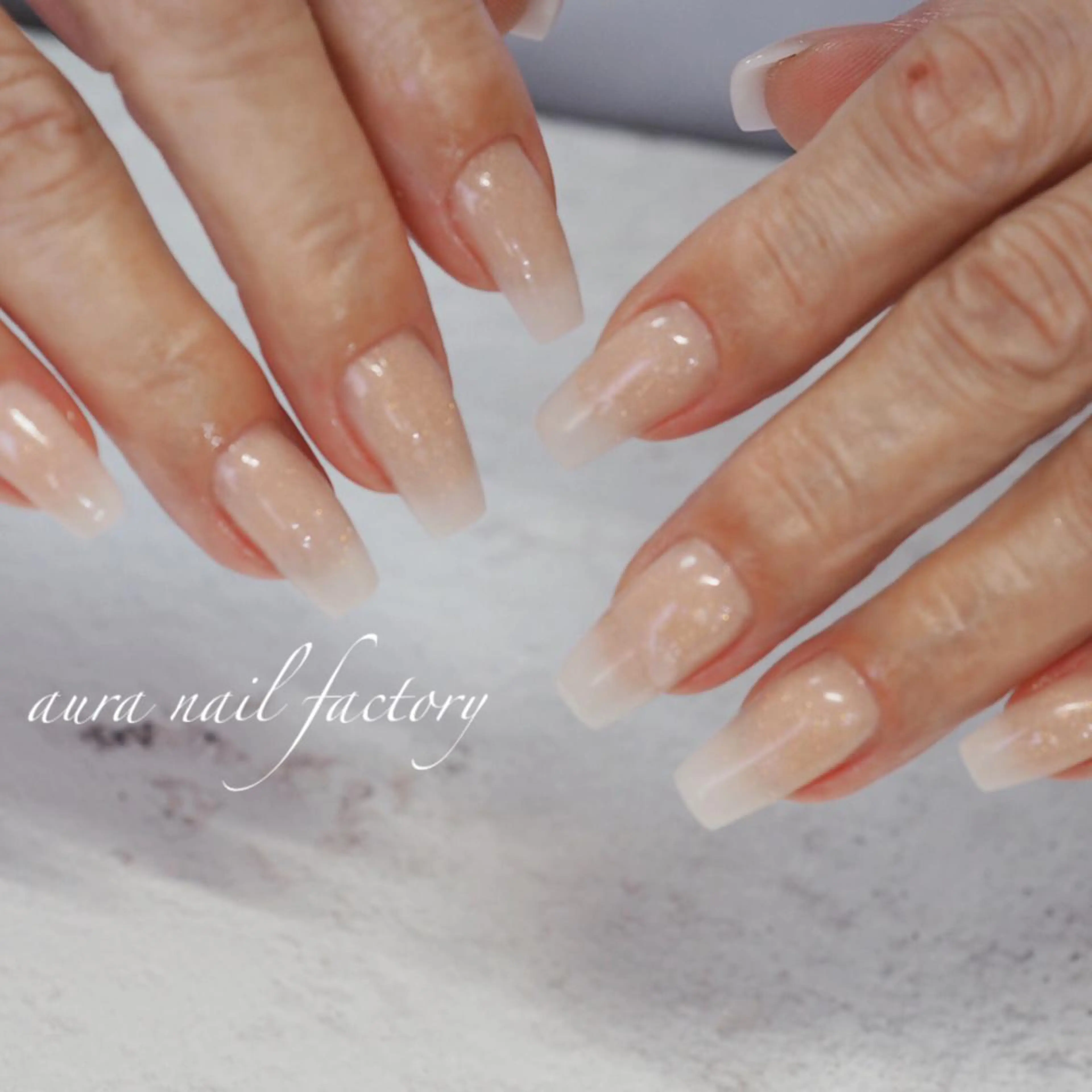 ミディアム カラー ネイル 赤色 スカルプネイル ブライダルネイル 赤羽　アウラ ネイルファクトリーのネイルデザイン