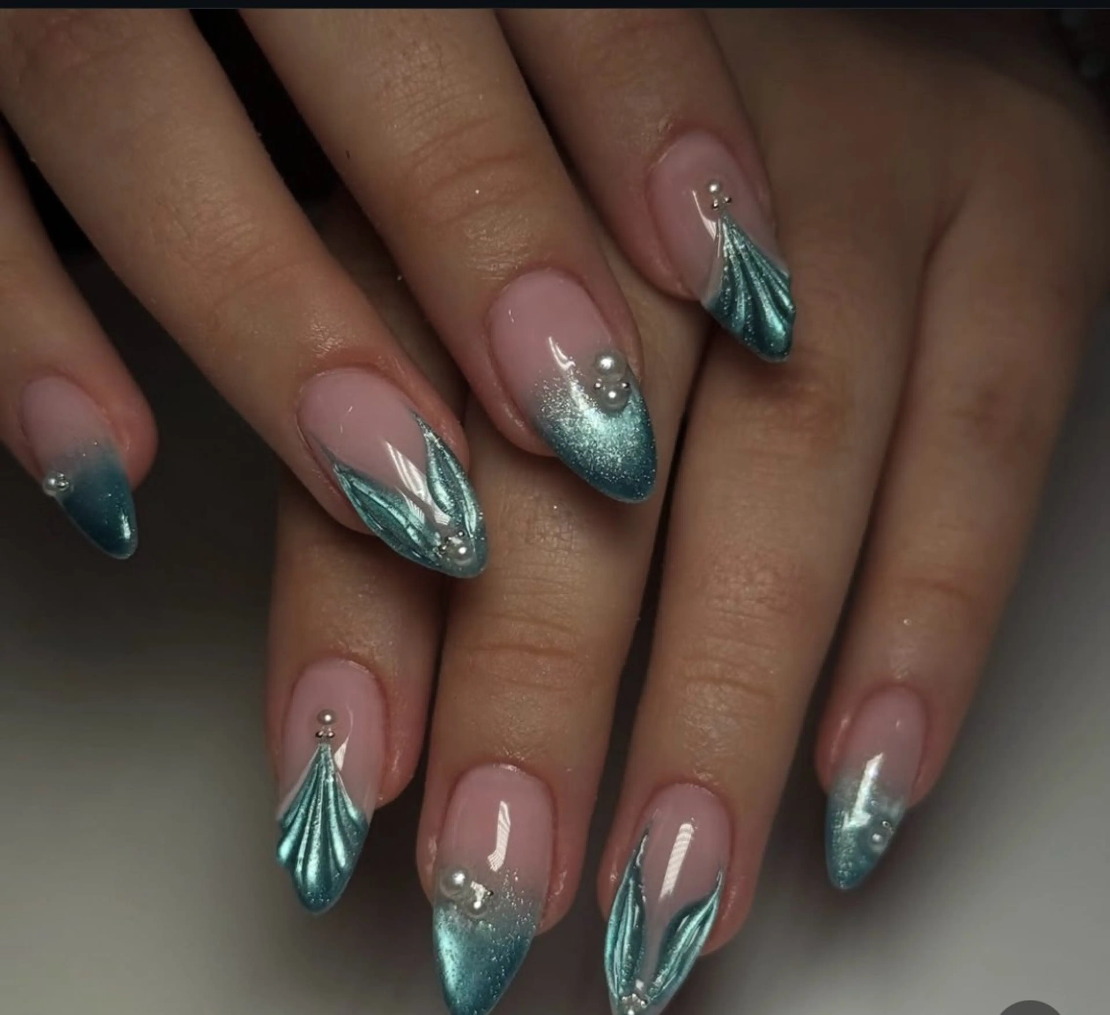 ネイル マグネットネイル 持ち込み ハンドネイル JISOO ANA.CHUOのネイルデザイン