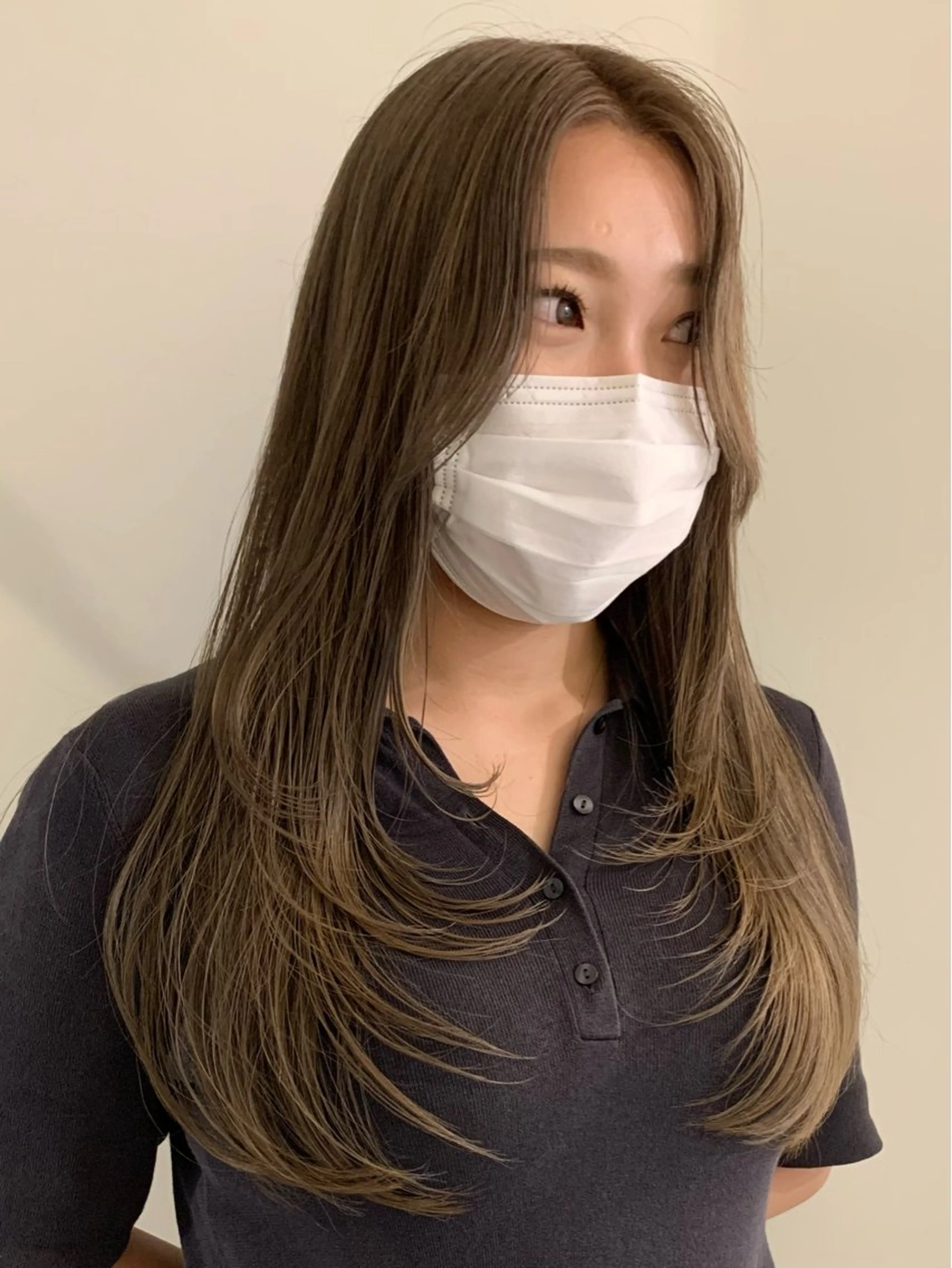 ロング カラー ベージュカラー ブリーチ オリーブベージュ ヘアカラー 落合希 Olivebeigeのヘアスタイル