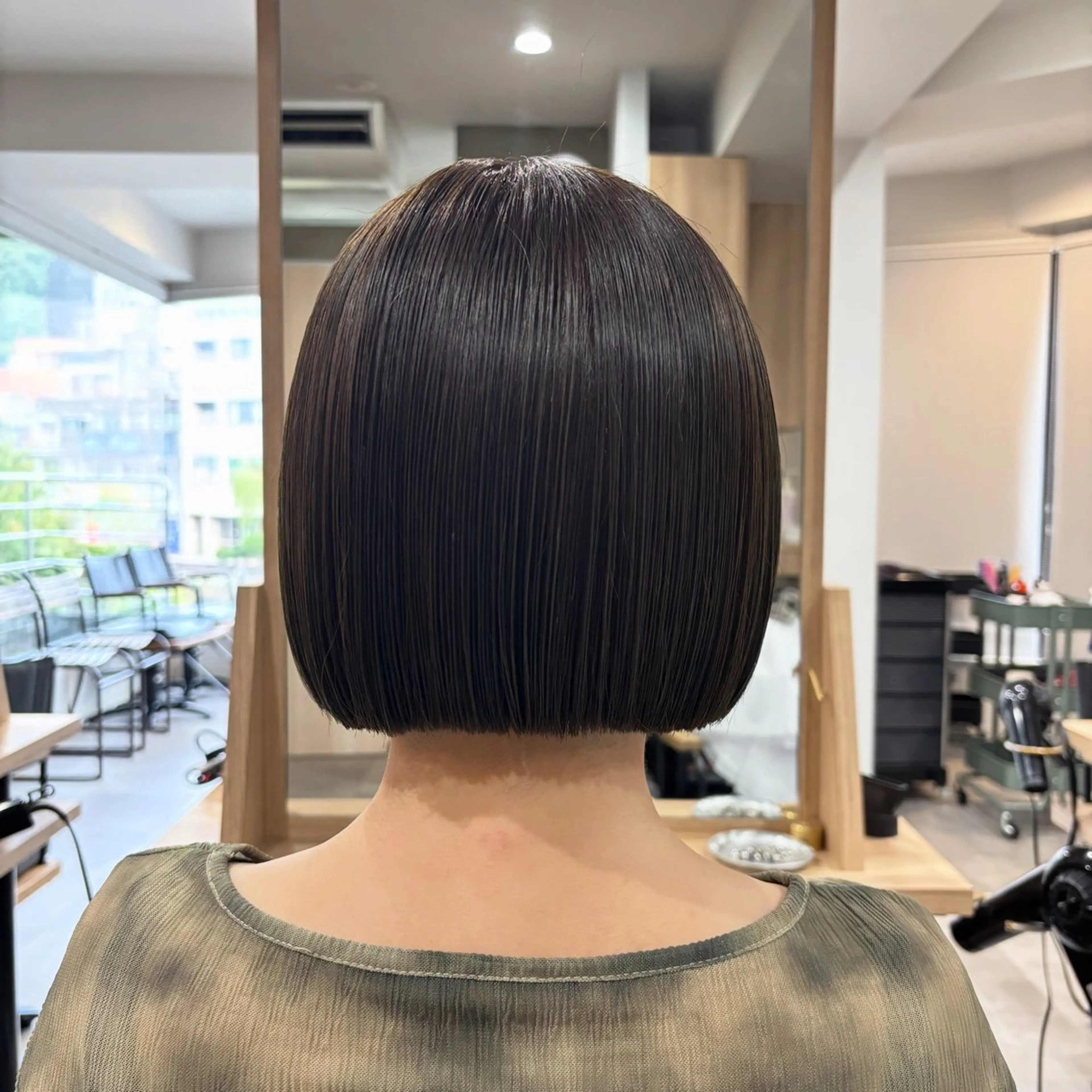 ショート カラー 浦川 麗美のヘアスタイル