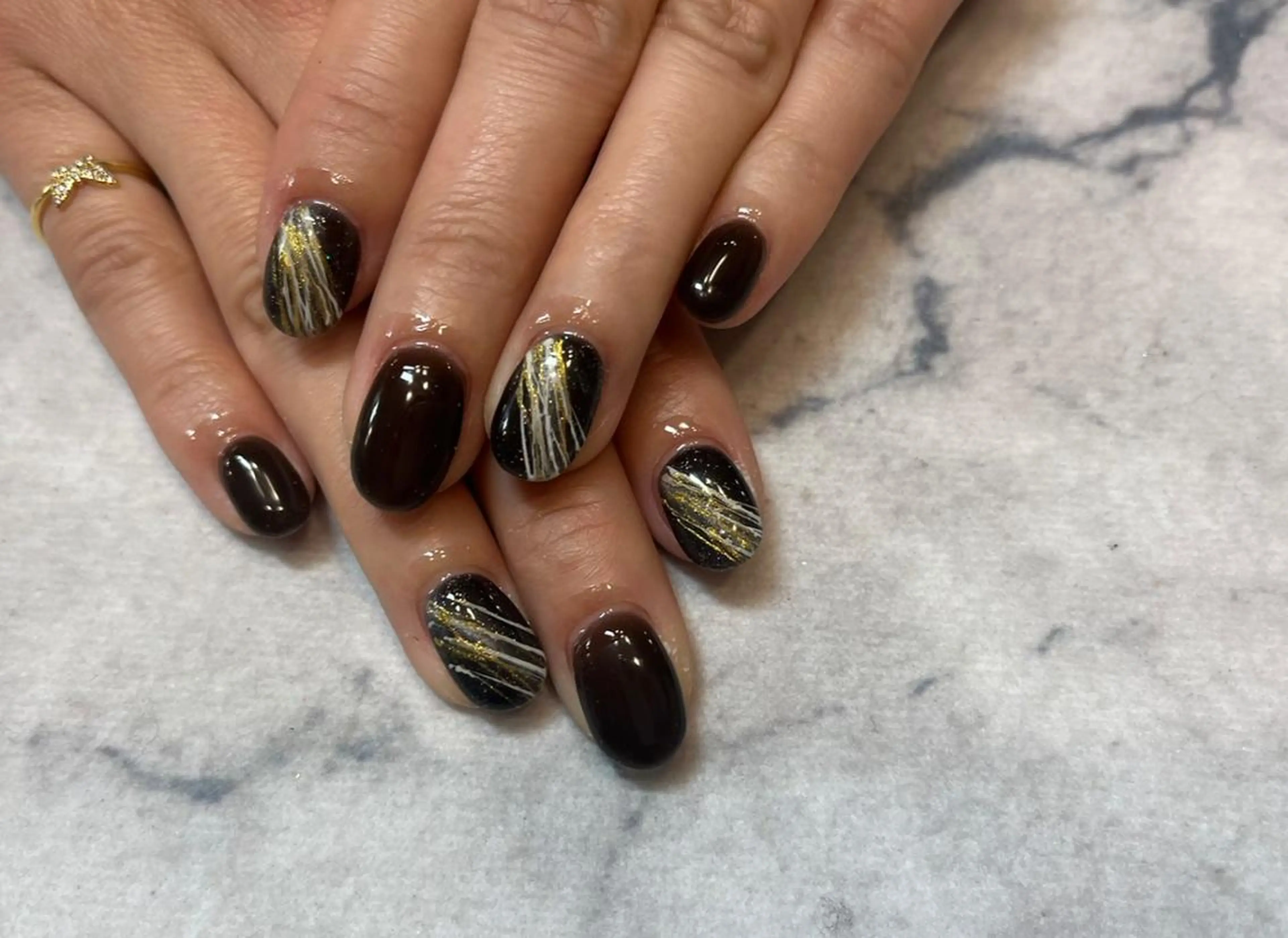 ネイル ネイルリボン 受付スタッフのネイルデザイン