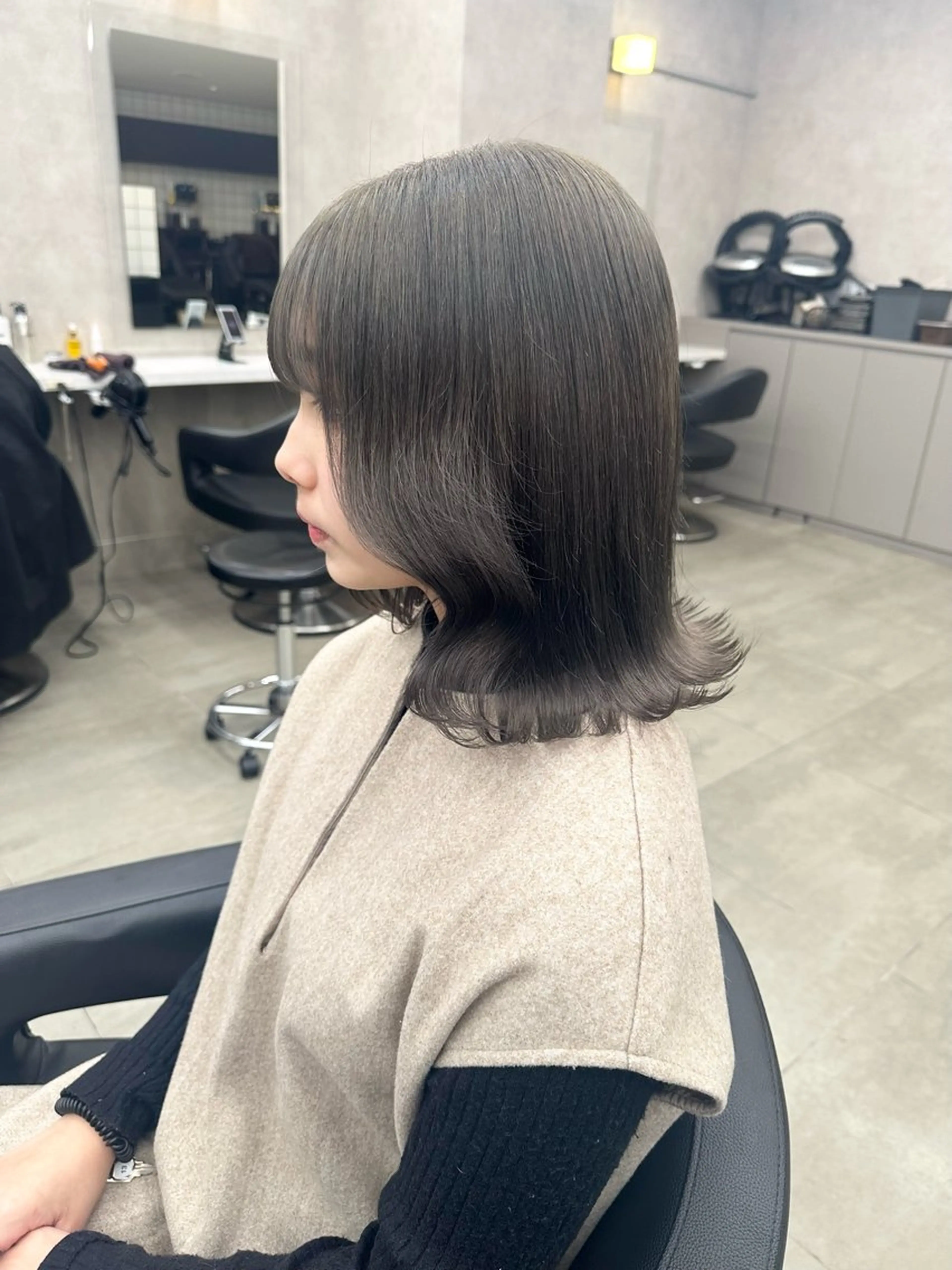 ミディアム カラー ベージュカラー 黒髪 ブリーチ ブルーカラー ブルーブラック 🪞ハイトーン🪞 🤍waka🤍のヘアスタイル