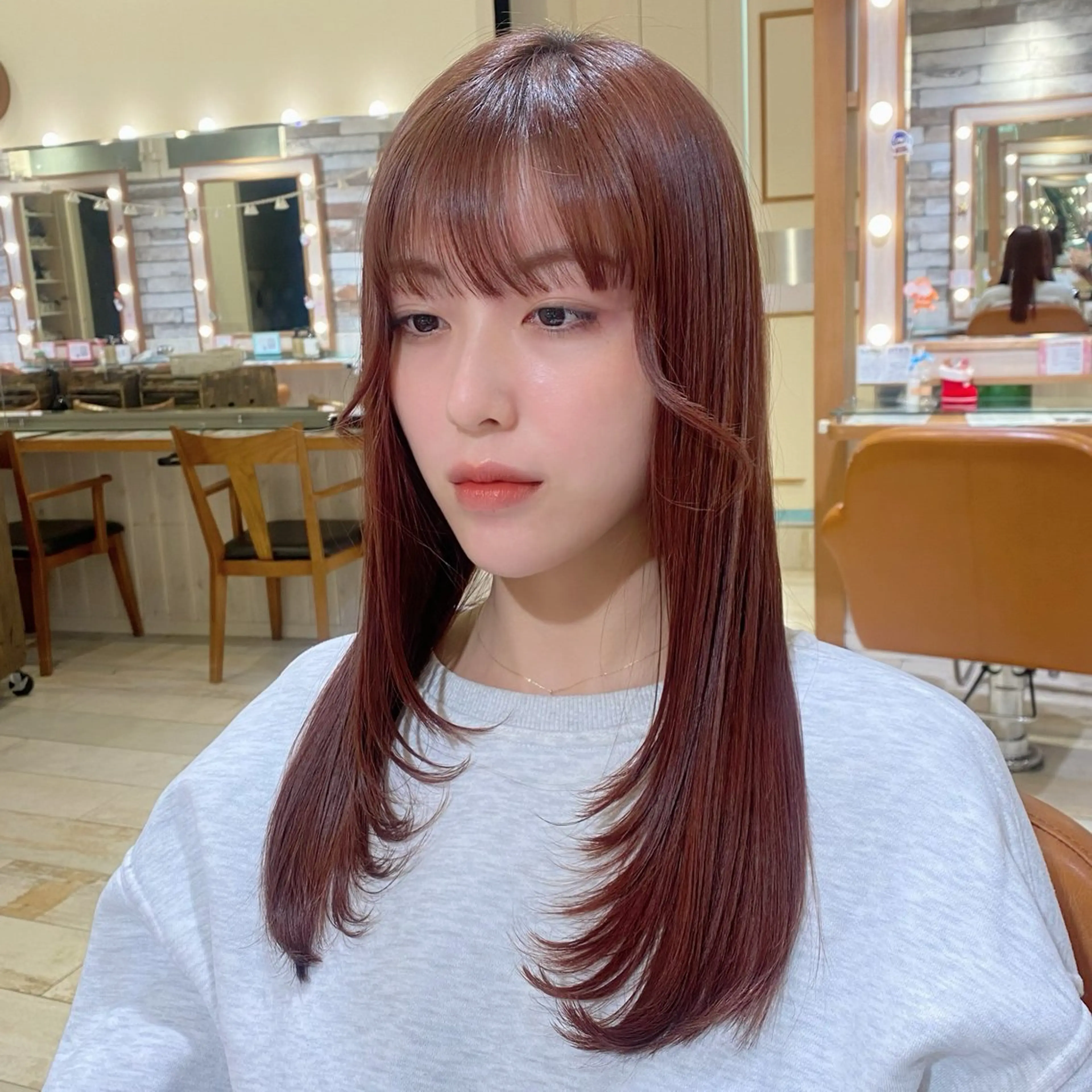 セミロング レッドブラウン レイヤーカット 🌸小島友梨香🌸 ブリーチカラーのヘアスタイル