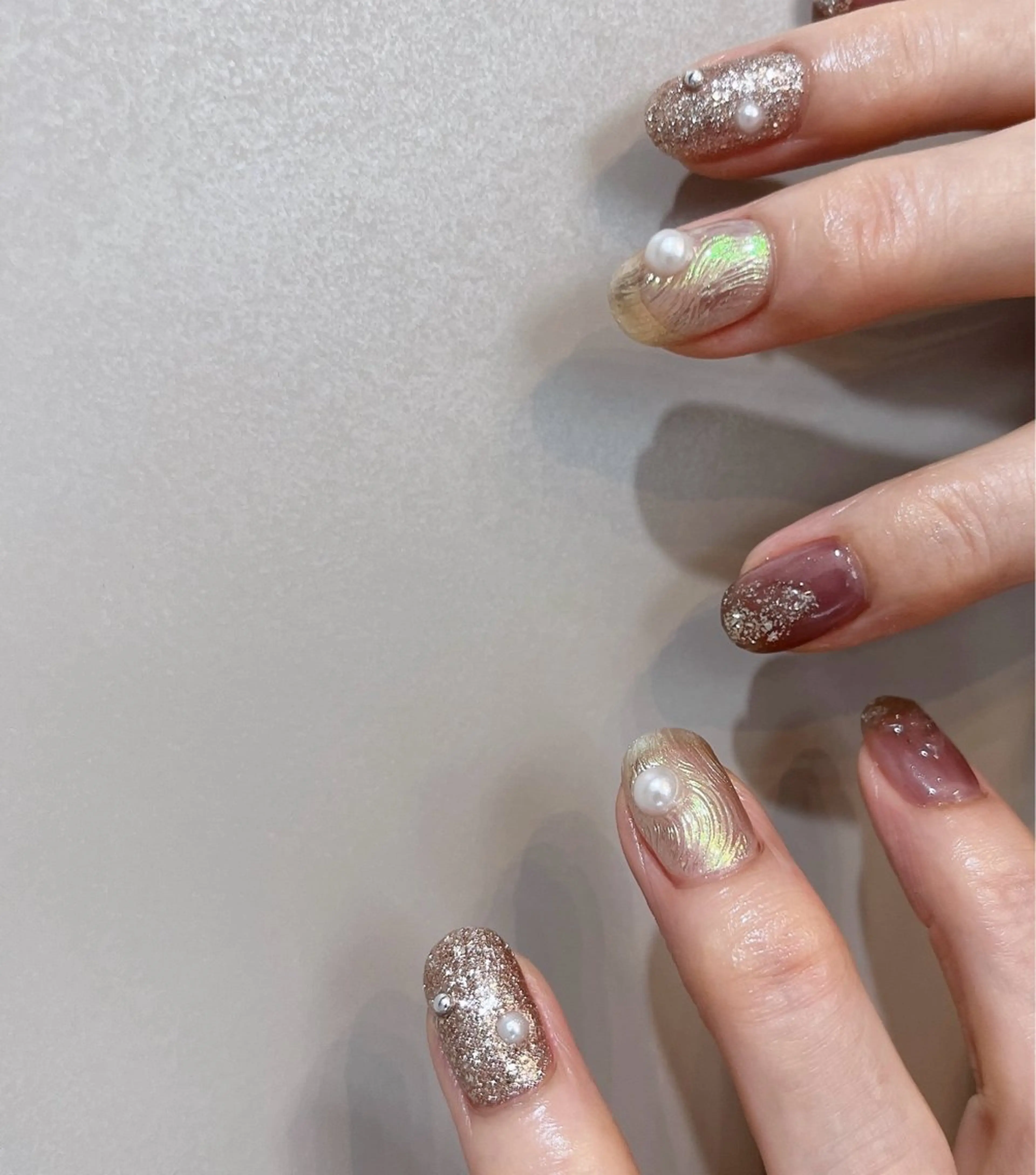ネイル オーロラネイル ゴールド キラキラネイル ミラーネイル ぷっくりネイル Blé nailのネイルデザイン