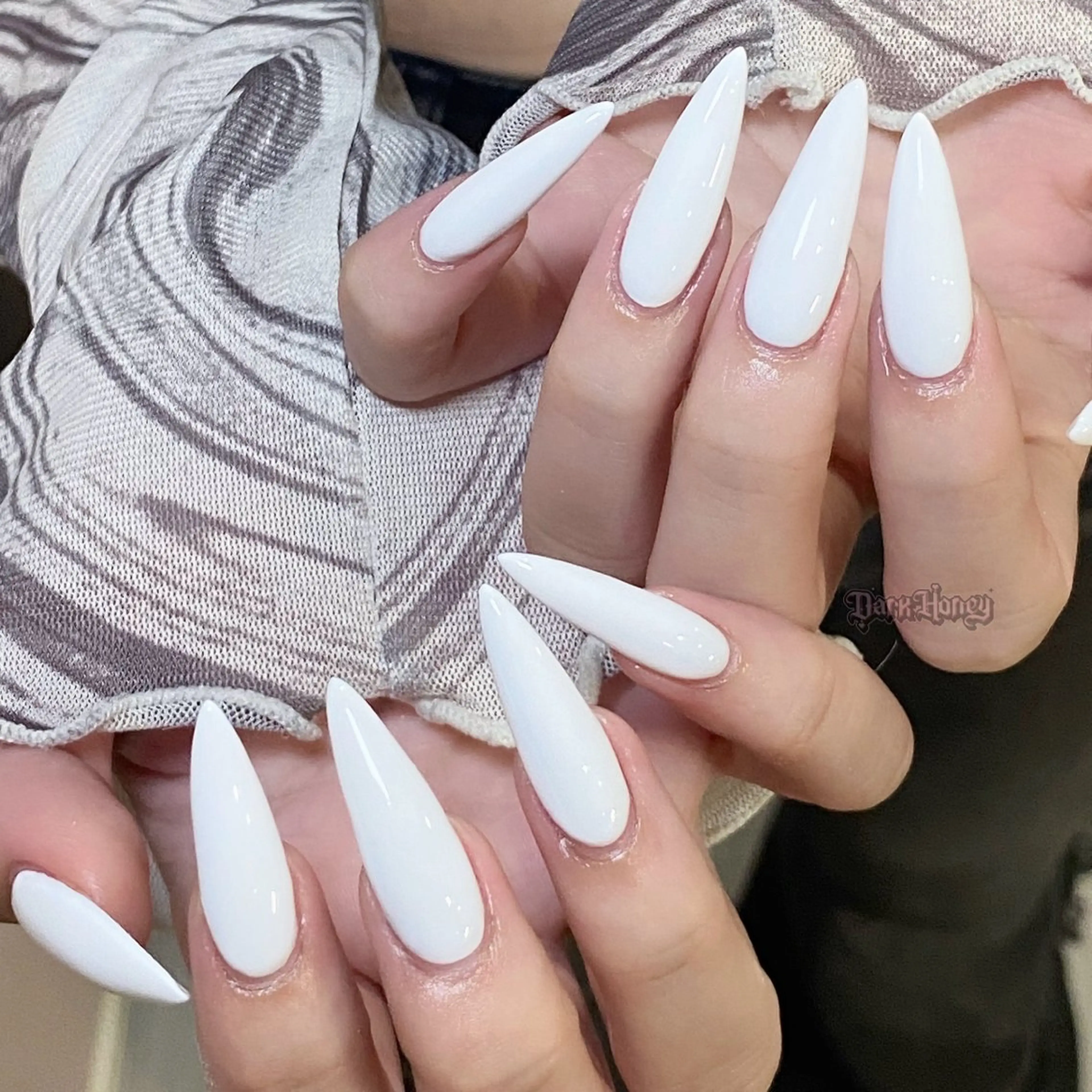 ネイル ハンドネイル Dark honey スカルプ専門原宿店のネイルデザイン