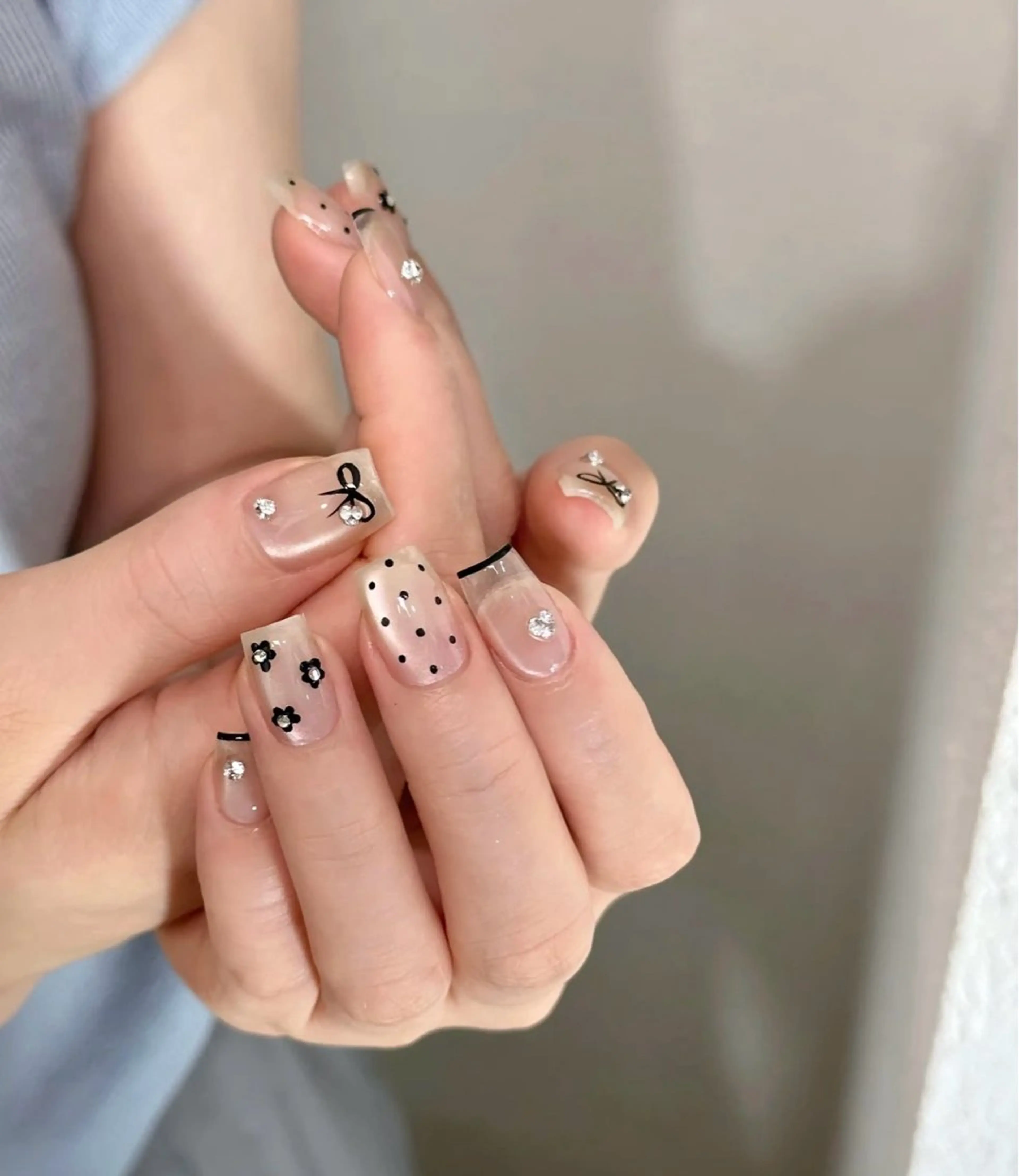 ネイル ドット リボン シンプルネイル BabyYouMi nailのネイルデザイン