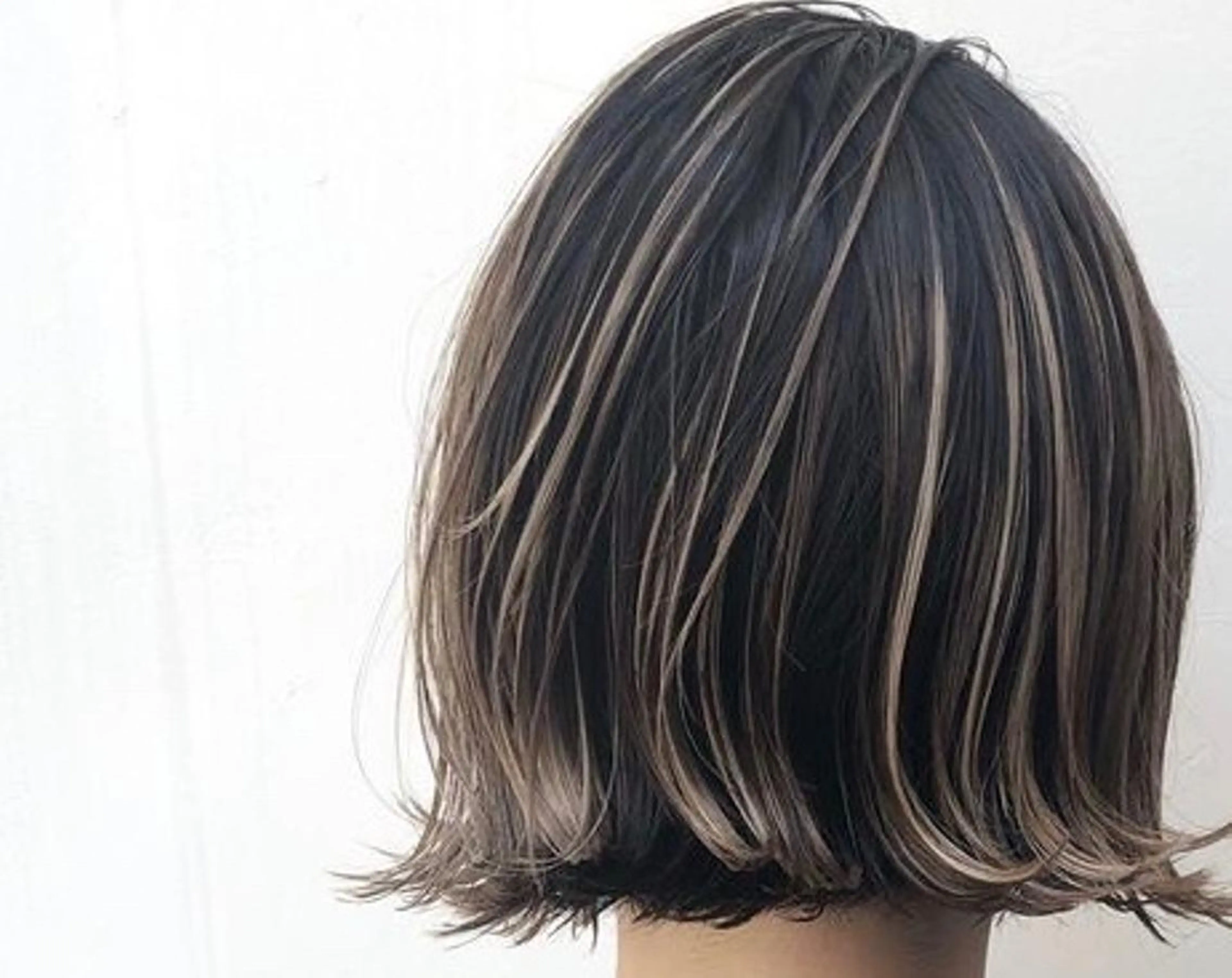 ショート カラー ニシキオリ ユウキのヘアスタイル