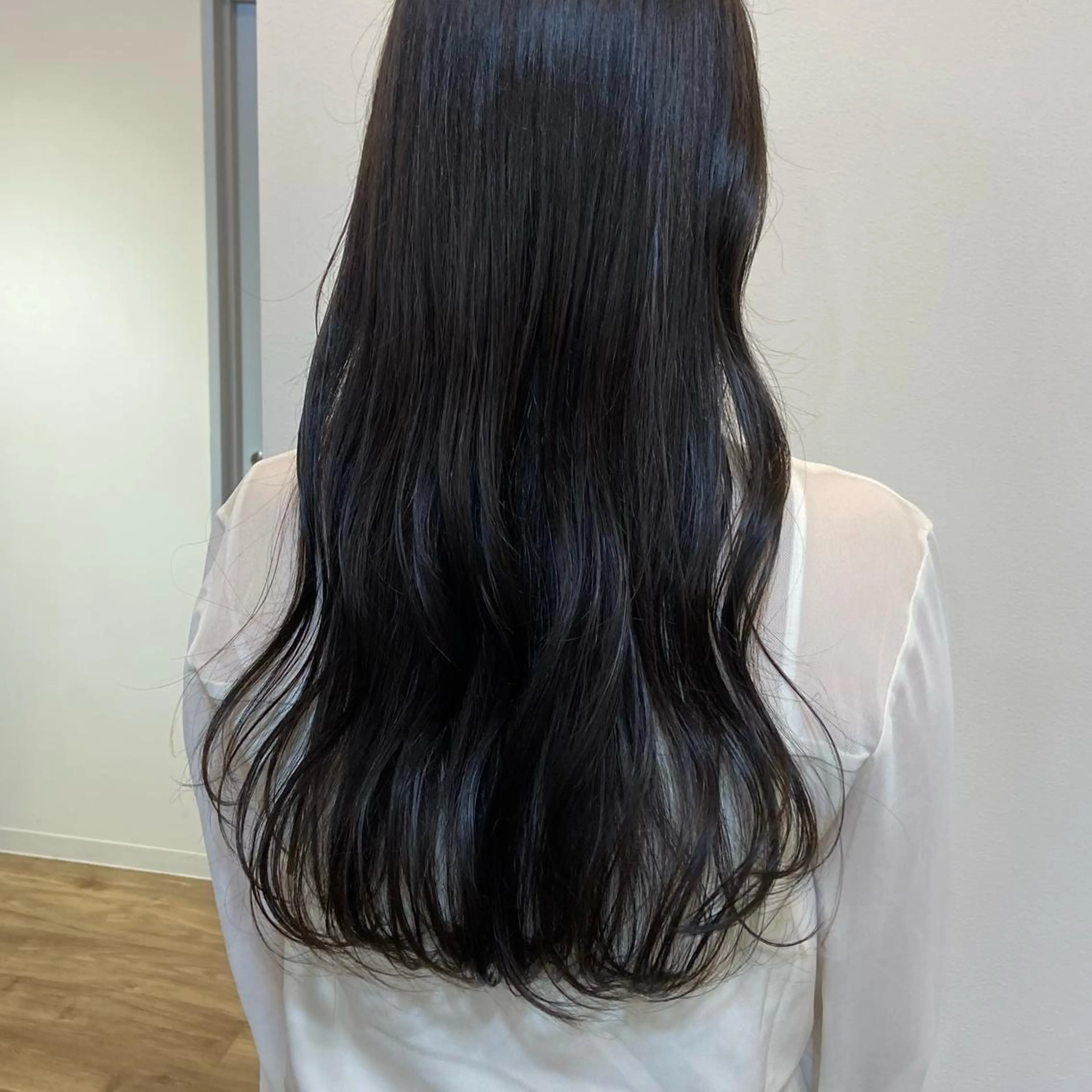 ロング カラー ベージュカラー ブリーチ ケアブリーチ 透明感カラー ダブルカラー mai 🎀 / 梅田美容室のヘアスタイル