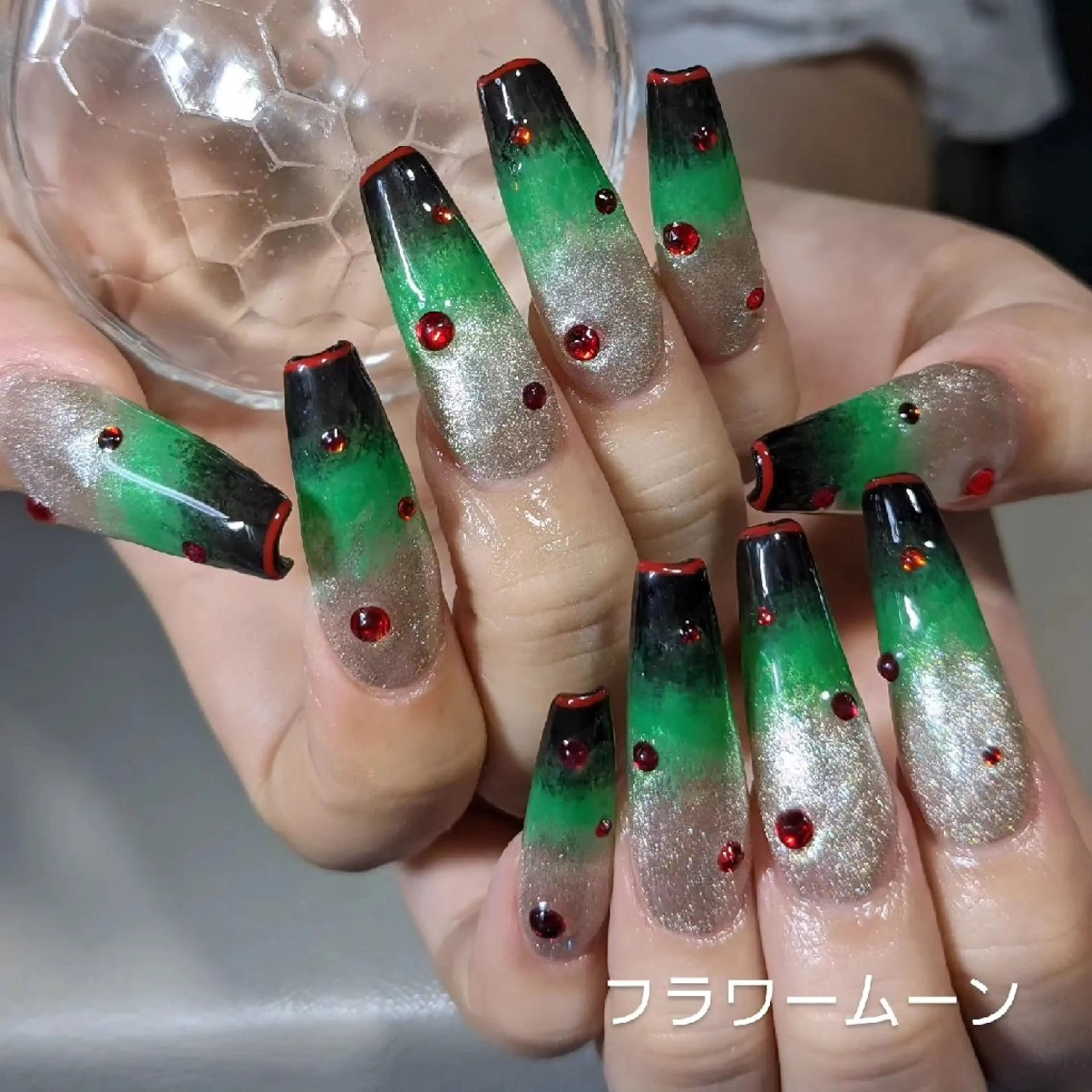 ネイル グラデーション マグネットネイル ハンドネイル ハンドケア フラワー ムーンのネイルデザイン