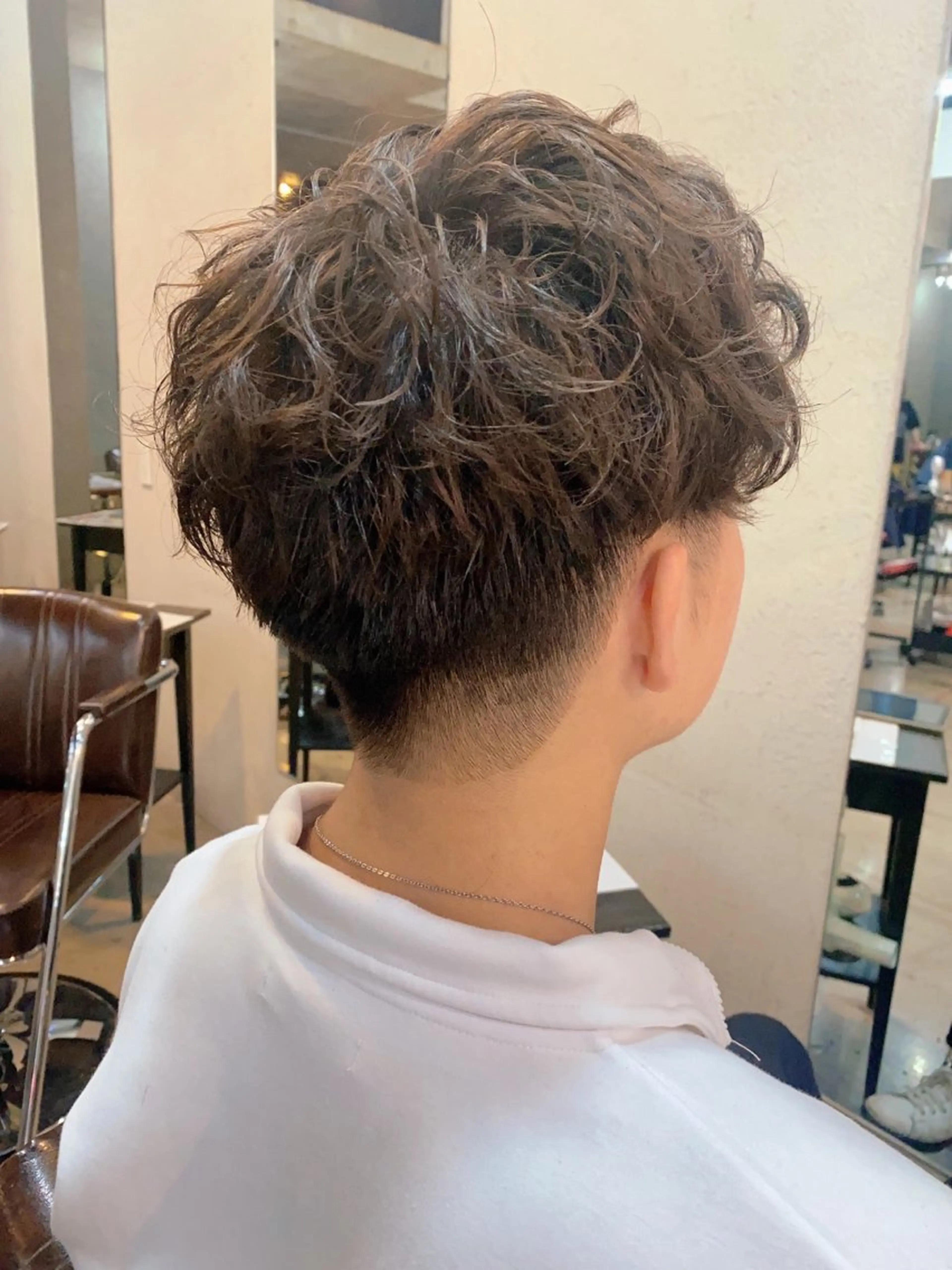 ショート カラー パーマ メンズ メンズパーマ ベージュカラー ニュアンスパーマ カット ヘアカラー 桜田 修未のヘアスタイル