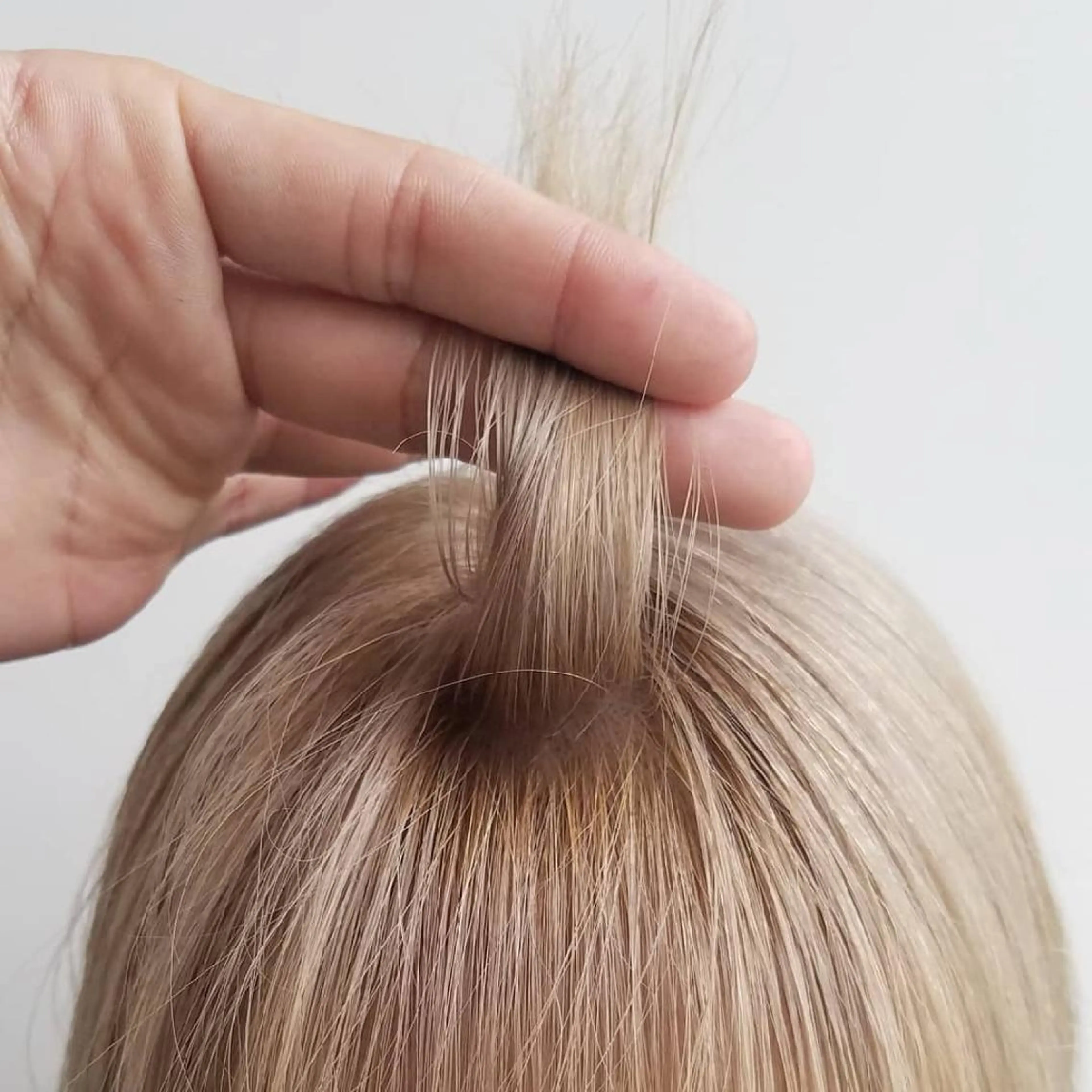 ミディアム カラー ベージュカラー ミルクティーベージュ iplus✴ まつげ、眉毛、耳つぼのマツエク・マツパデザイン