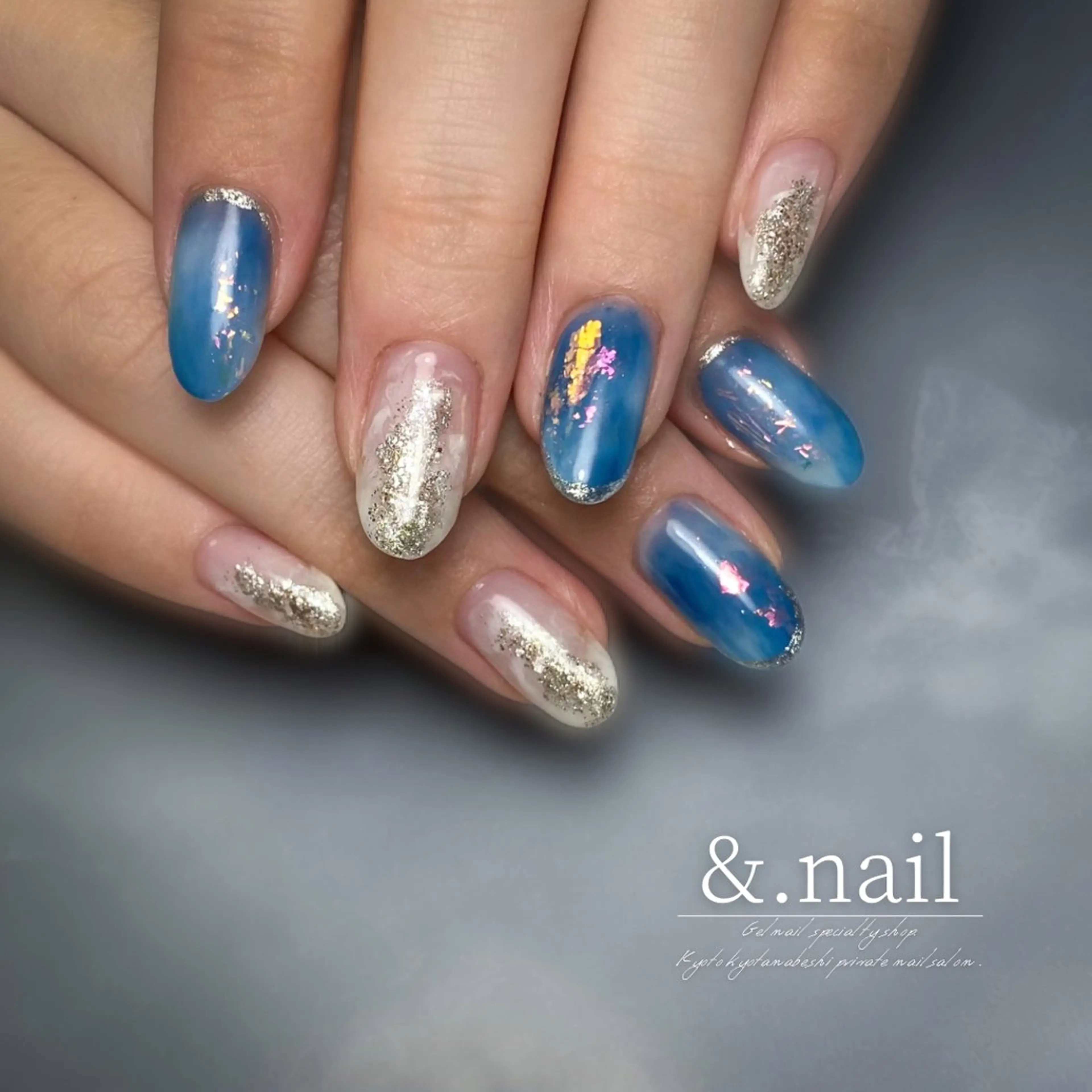 ネイル アートネイル ブルー ニュアンスネイル ホワイト ハンドネイル &.nail/ ニュアンス/持込み可のネイルデザイン