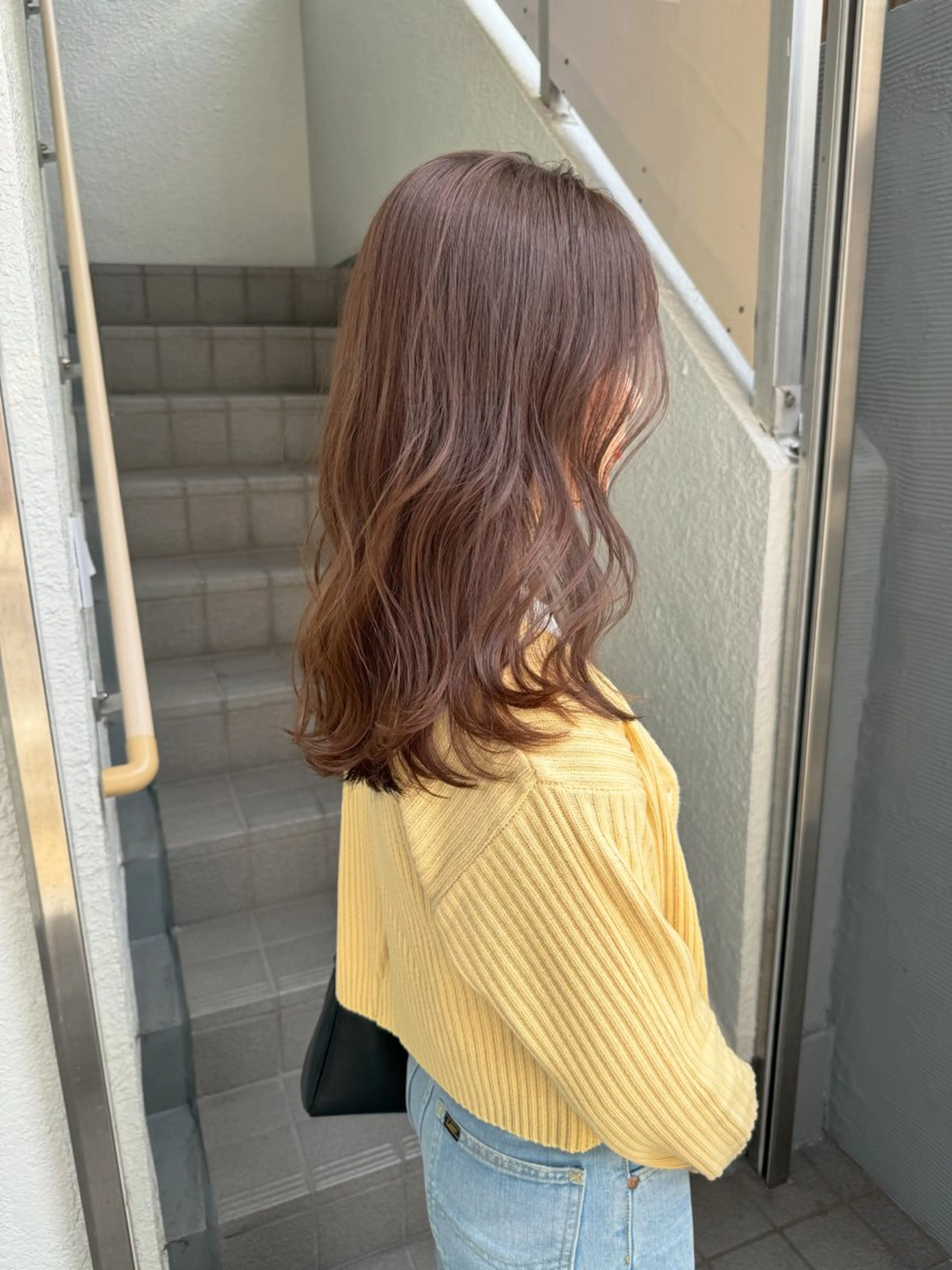 ミディアム カラー ベージュカラー 透明感カラー 鈴木駿介 レイヤーカットのヘアスタイル