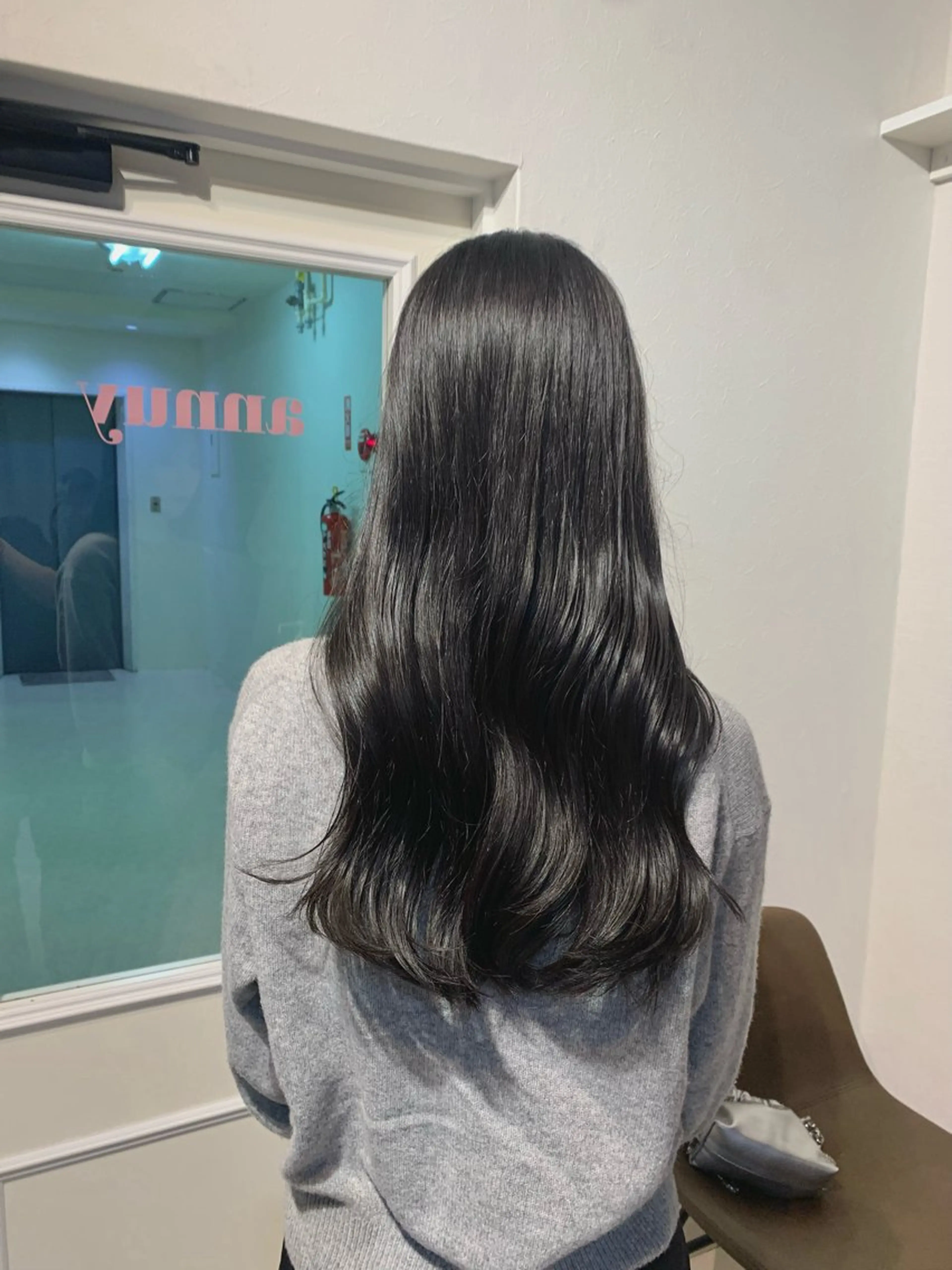 ロング カラー 透明感カラー annuy MIHANAのヘアスタイル