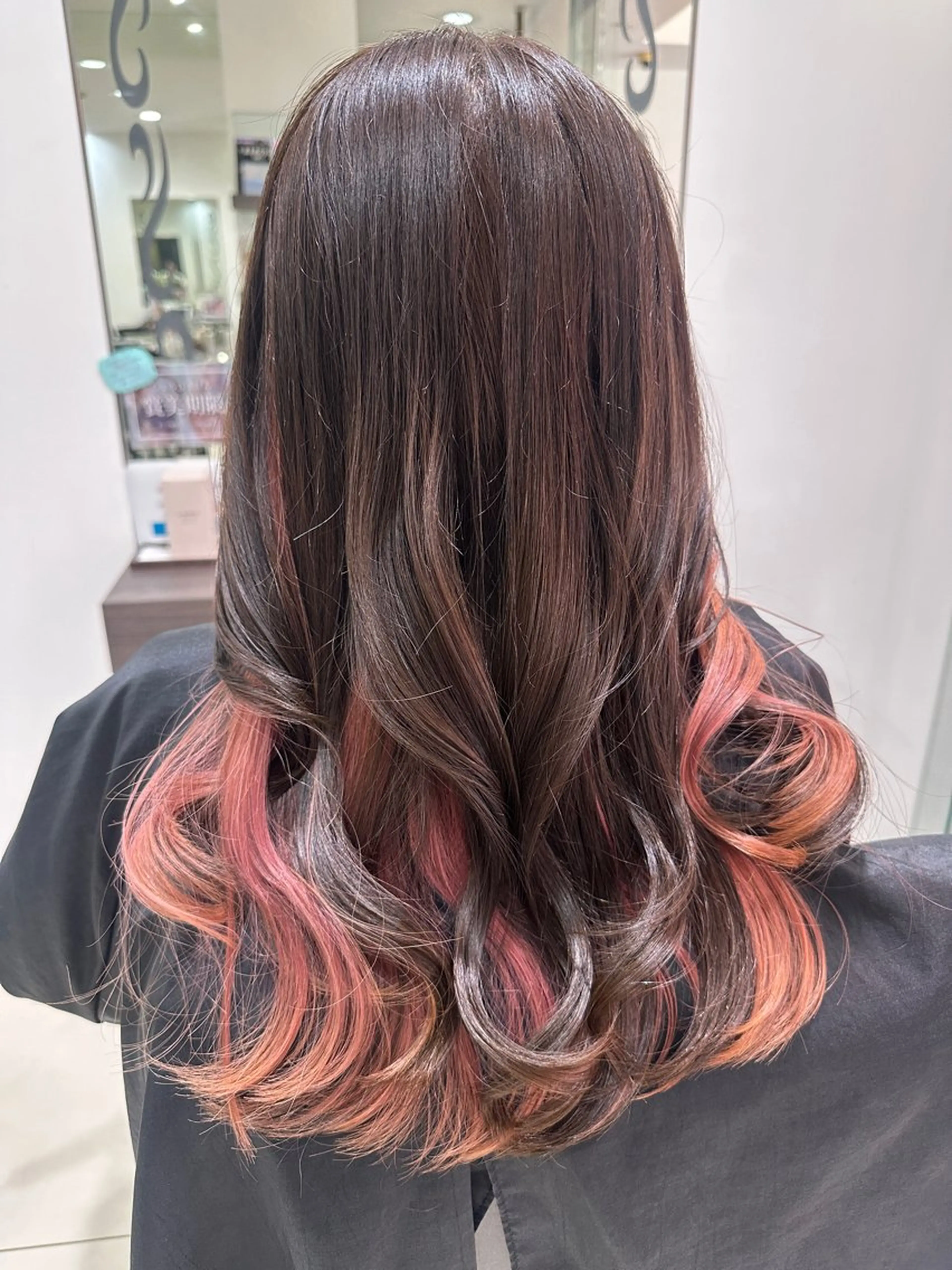 ロング カット ヘアカラー レイヤー 艶々カラーのヘアスタイル