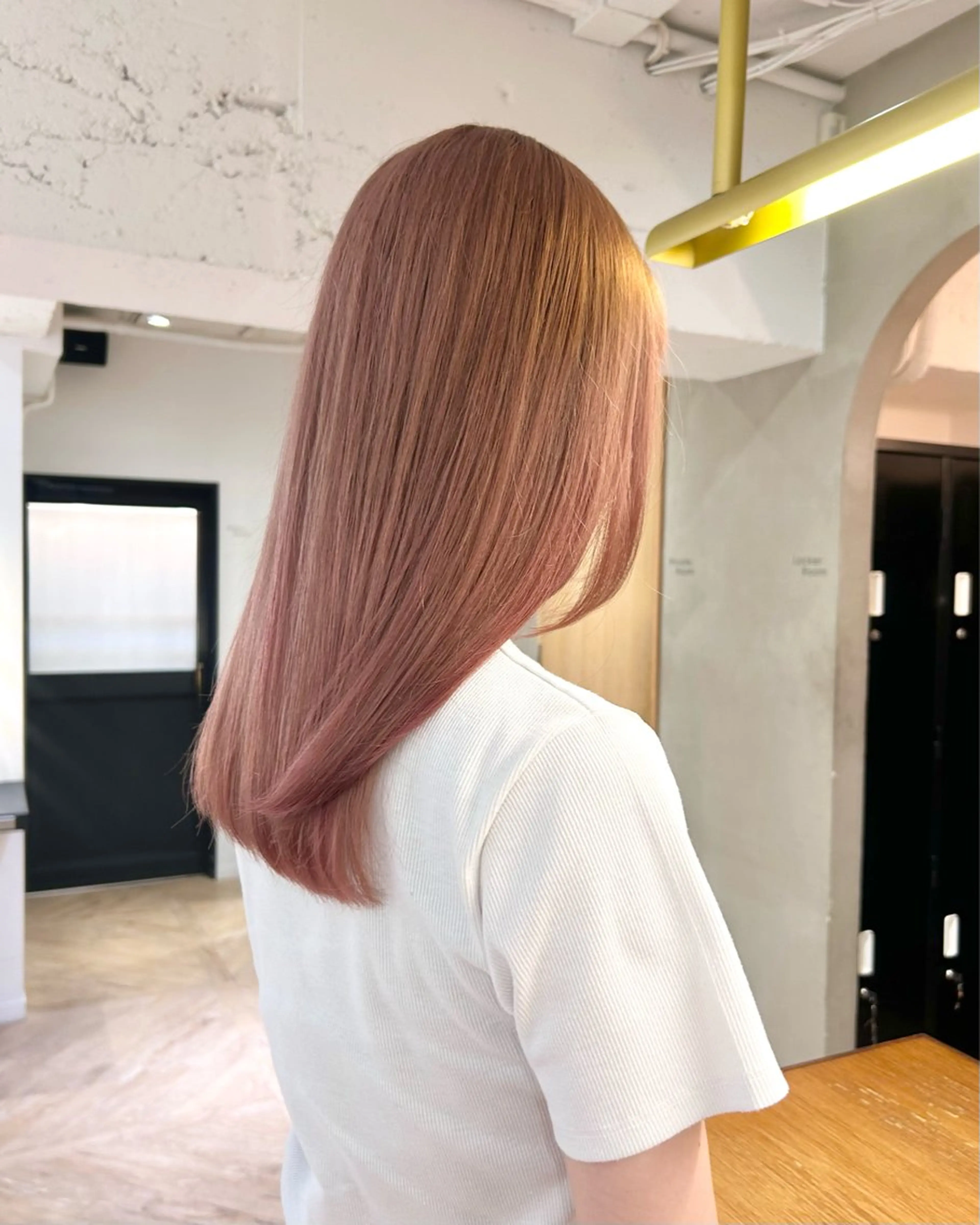 ロング カラー ブリーチ ハイトーンカラー ピンクカラー 縮毛矯正 レイヤーカット/栄/ 顔周り/キトウモエノのヘアスタイル