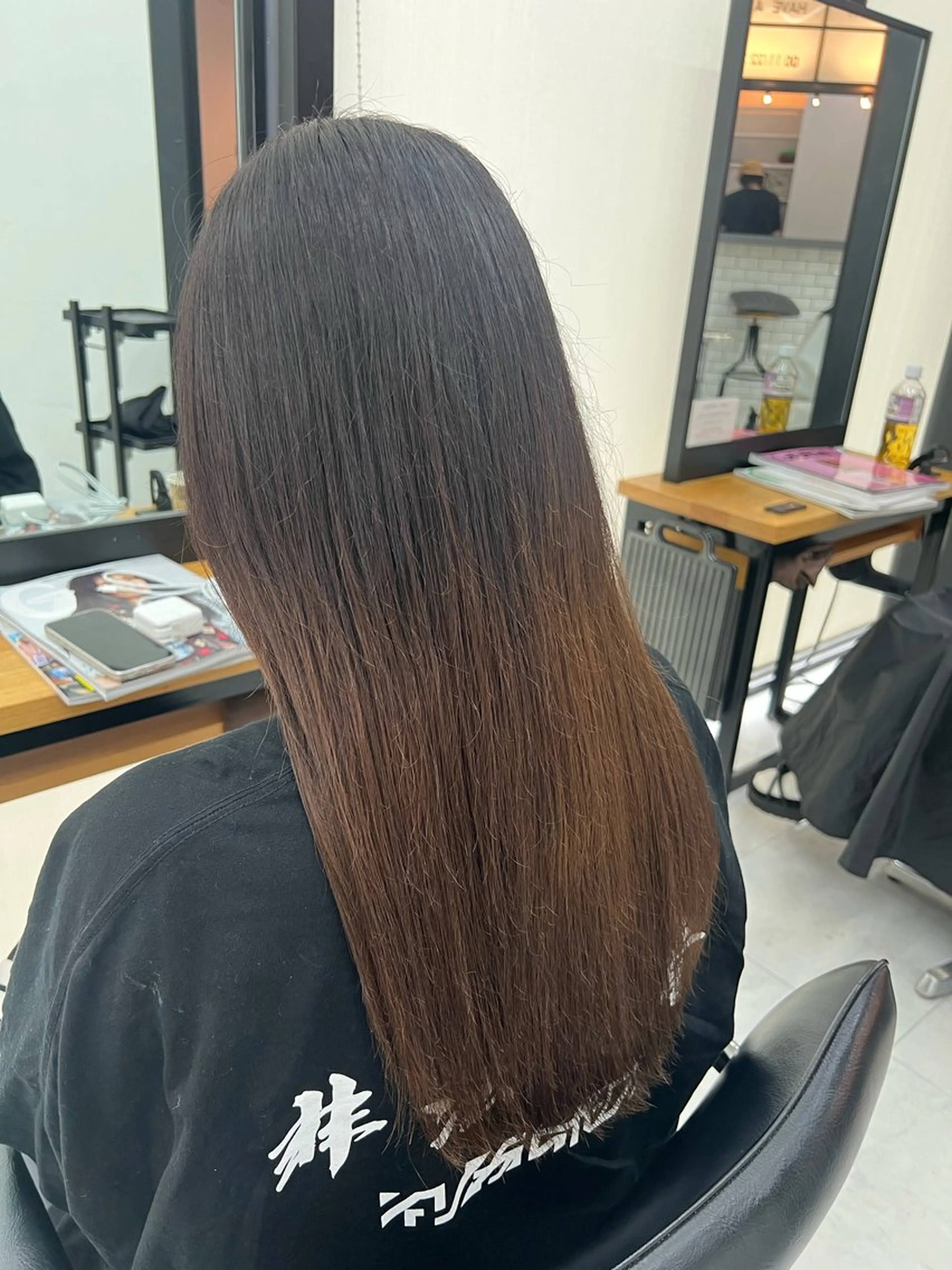 ロング 縮毛矯正 トリートメント ダブルカラー寒色系 ボリューム改善ハヤトのヘアスタイル