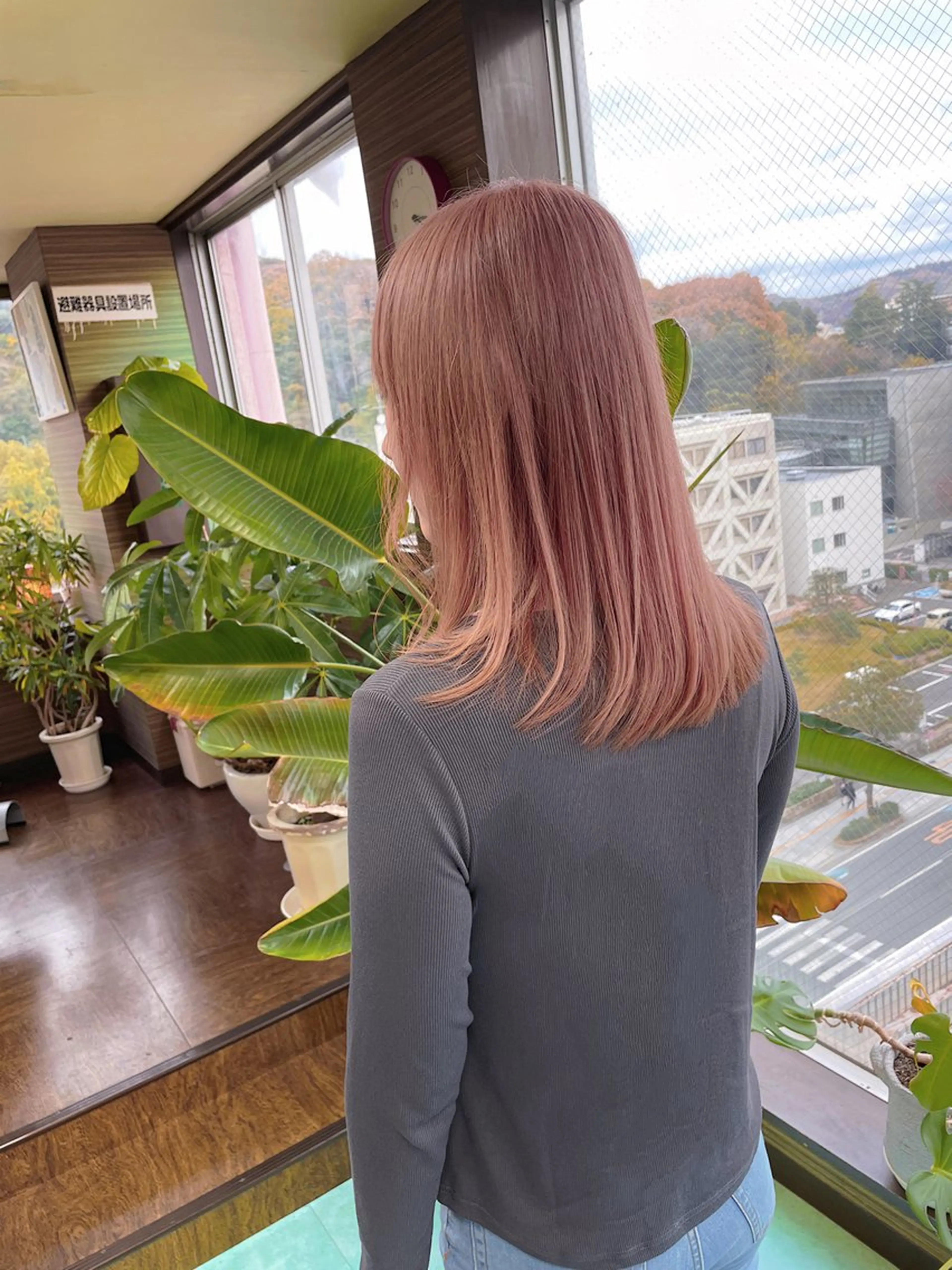 ミディアム カラー ベージュカラー ブリーチ ブラウンカラー ピンクカラー ピンクベージュ ヘアカラー 土居 正季のヘアスタイル