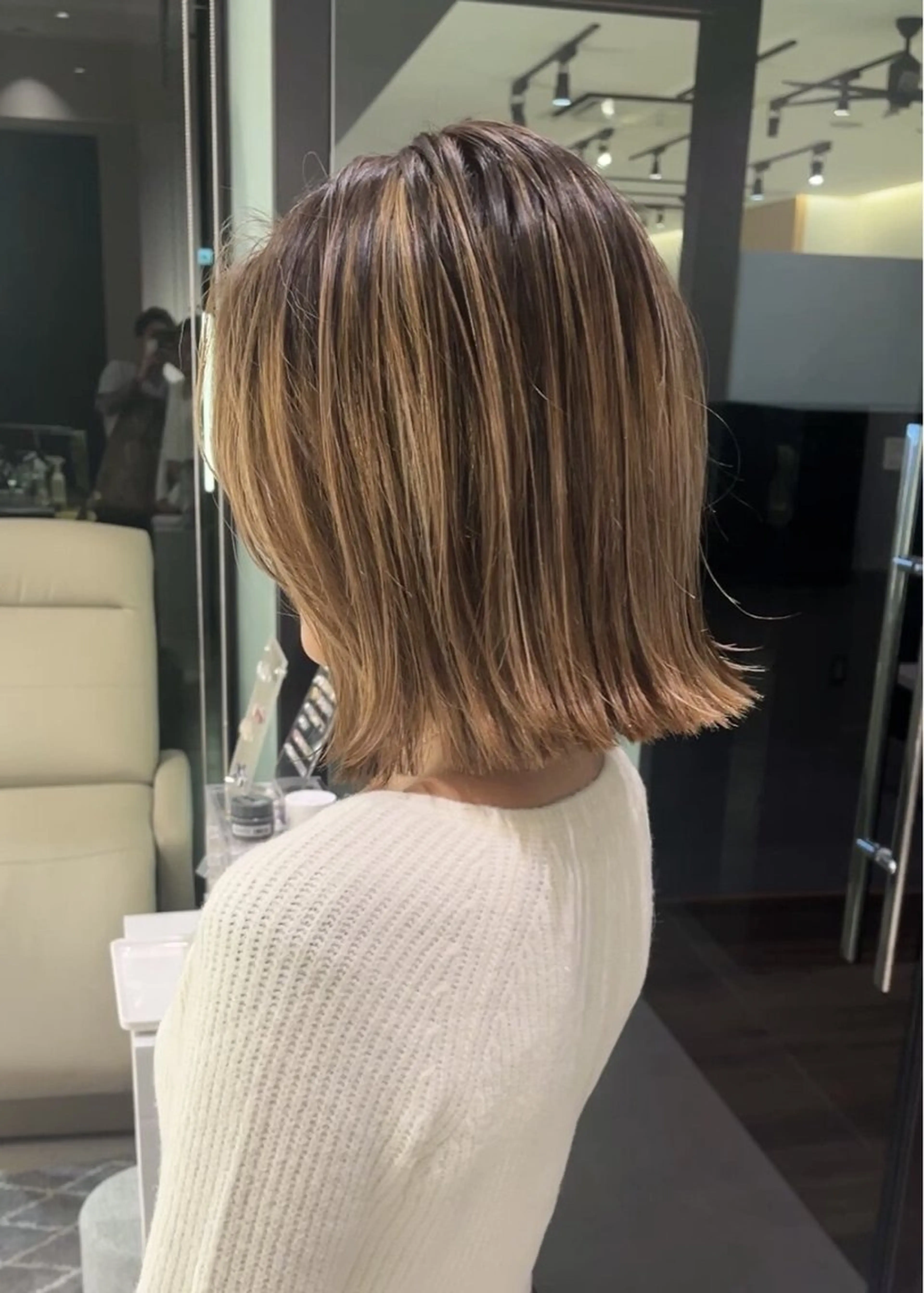 ショート カラー バレイヤージュ ブリーチ 透明感カラー グラデーションカラー ハイライトカラー カット ヘアカラー トリートメント 髪質改善/透明感 OAK兵庫のヘアスタイル