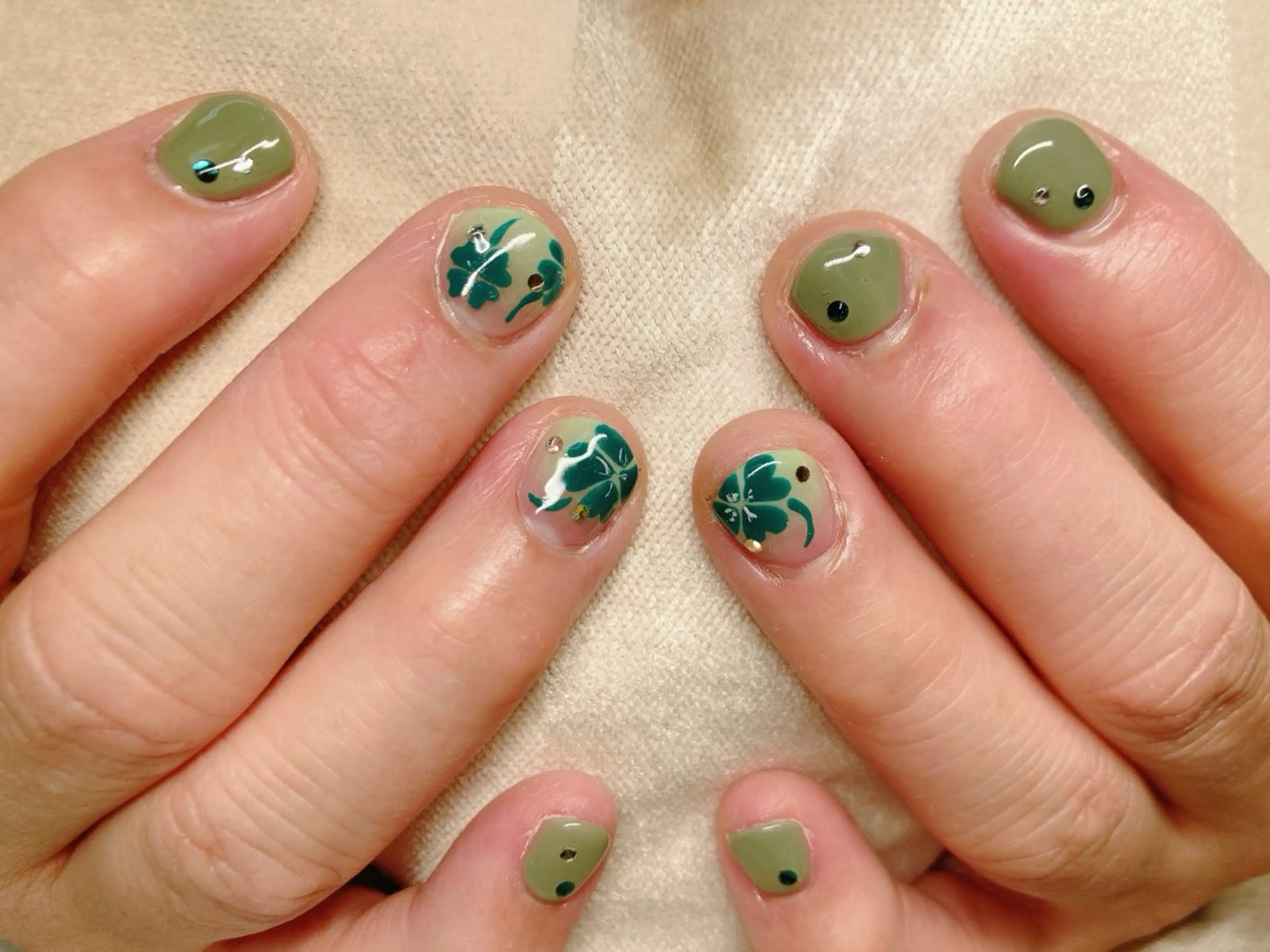 ネイル ECLAT エクラ所属・寺山 千鶴のネイルデザイン