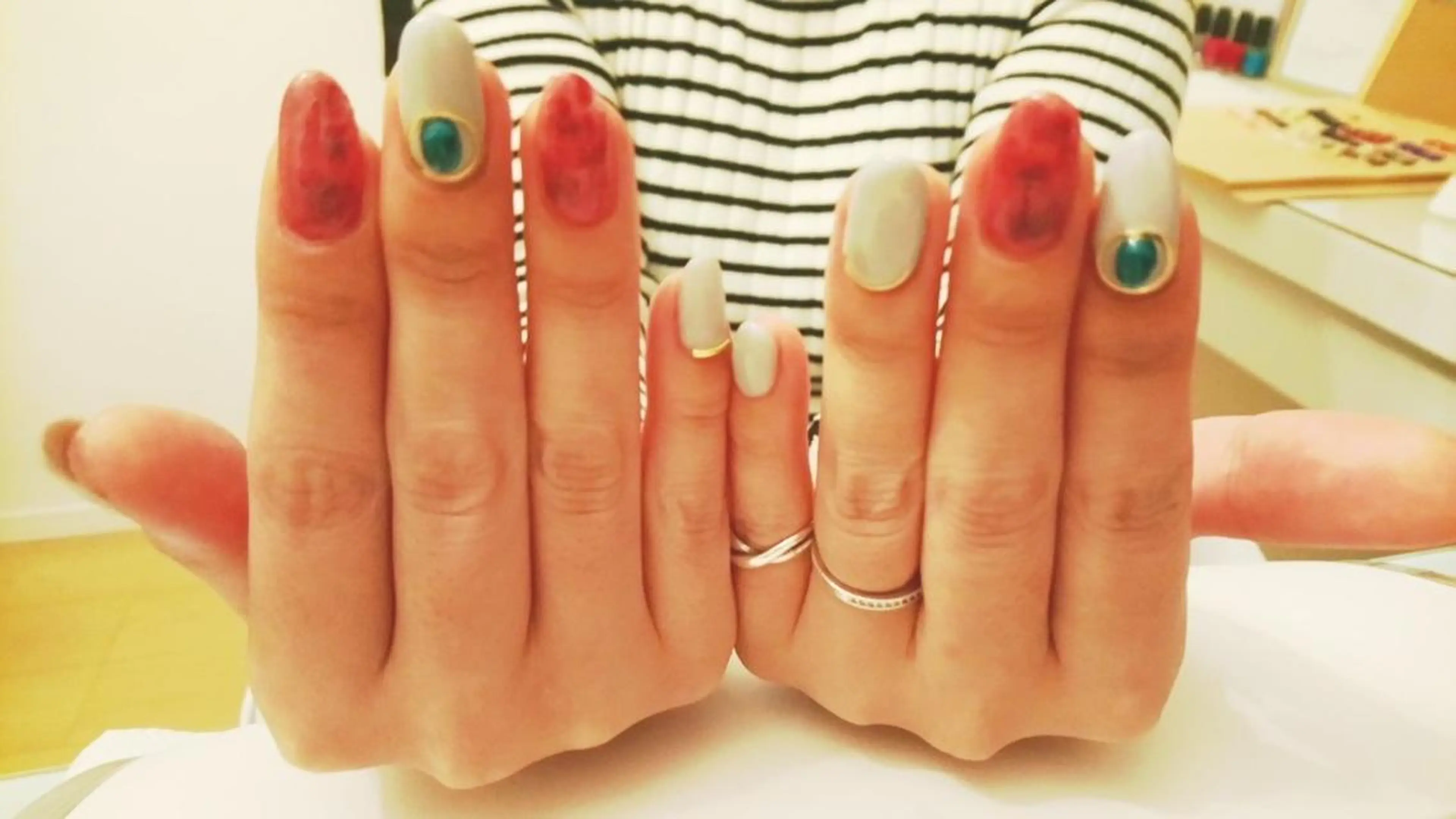 ミディアム ハンドネイル Roger 舞のネイルデザイン