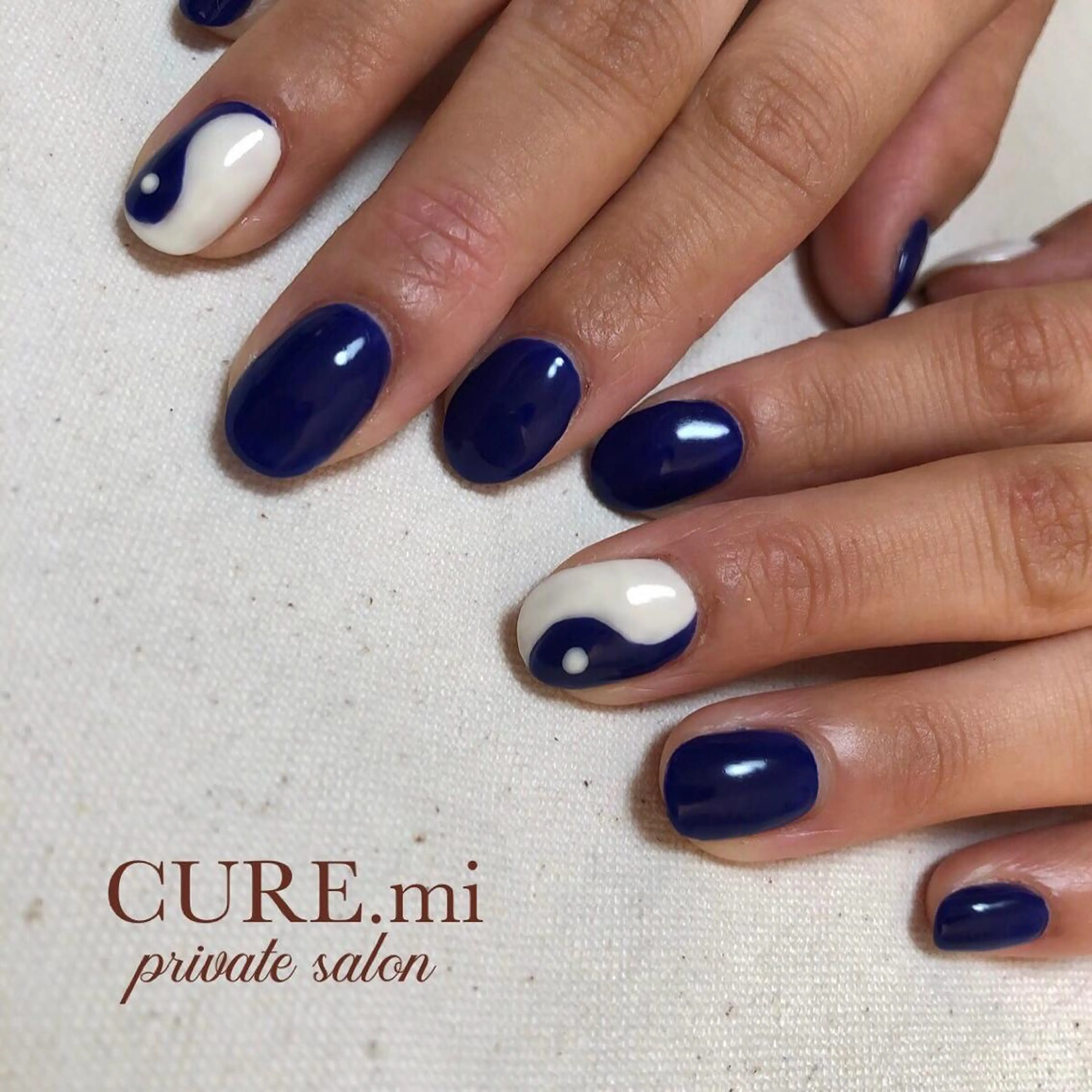 【シンプルデザイン】オフ無料/丁寧なケア/うるツヤ/保湿/おすすめからデザイン2​〜​３本💅の写真