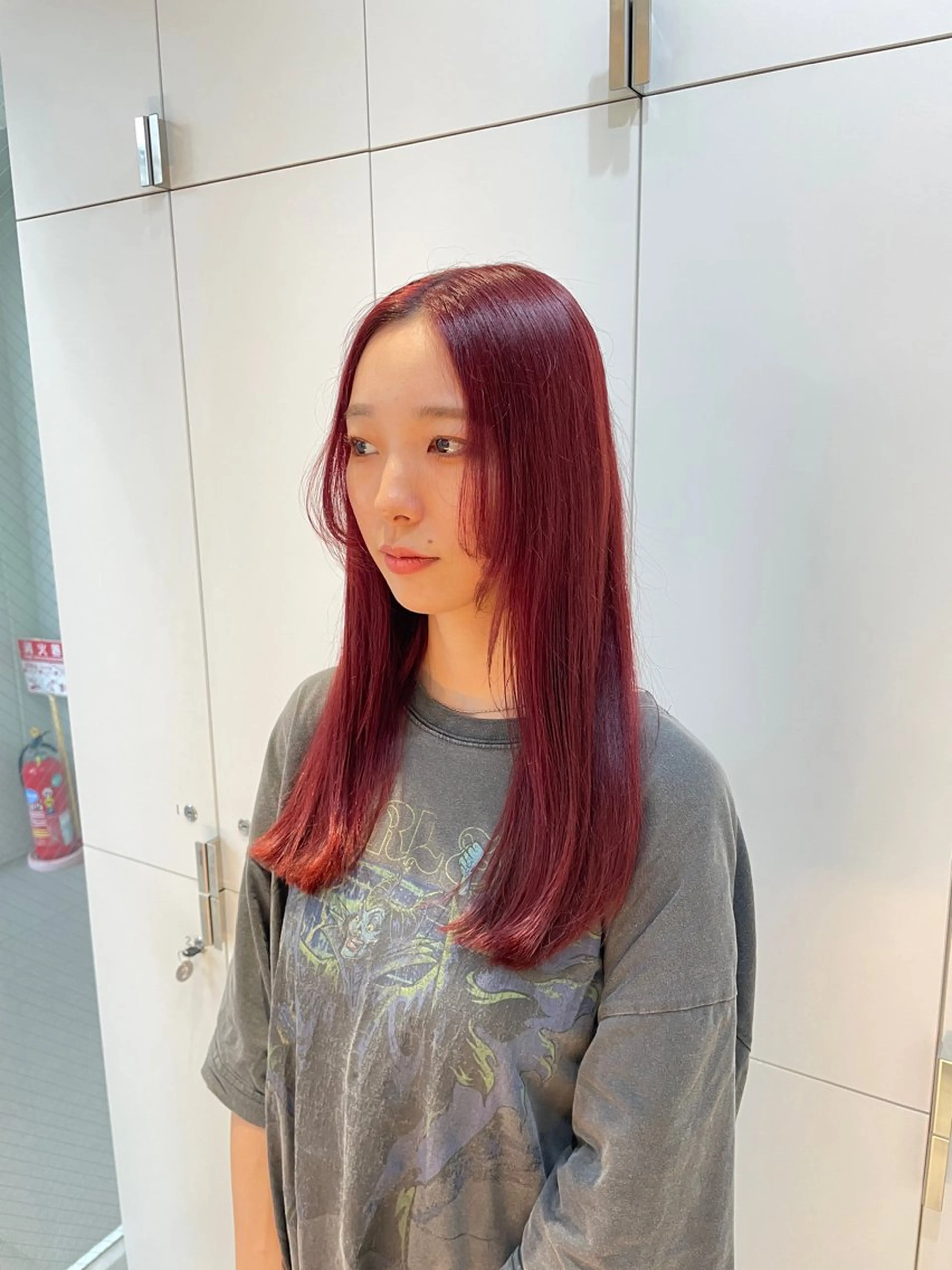ロング カラー ヘアアレンジ ブリーチ レッドカラー 縮毛矯正 ヘアカラー トリートメント ヘッドスパ ヘアセット 艶髪✨寒色カラー✨ 翁長孝輔のヘアスタイル