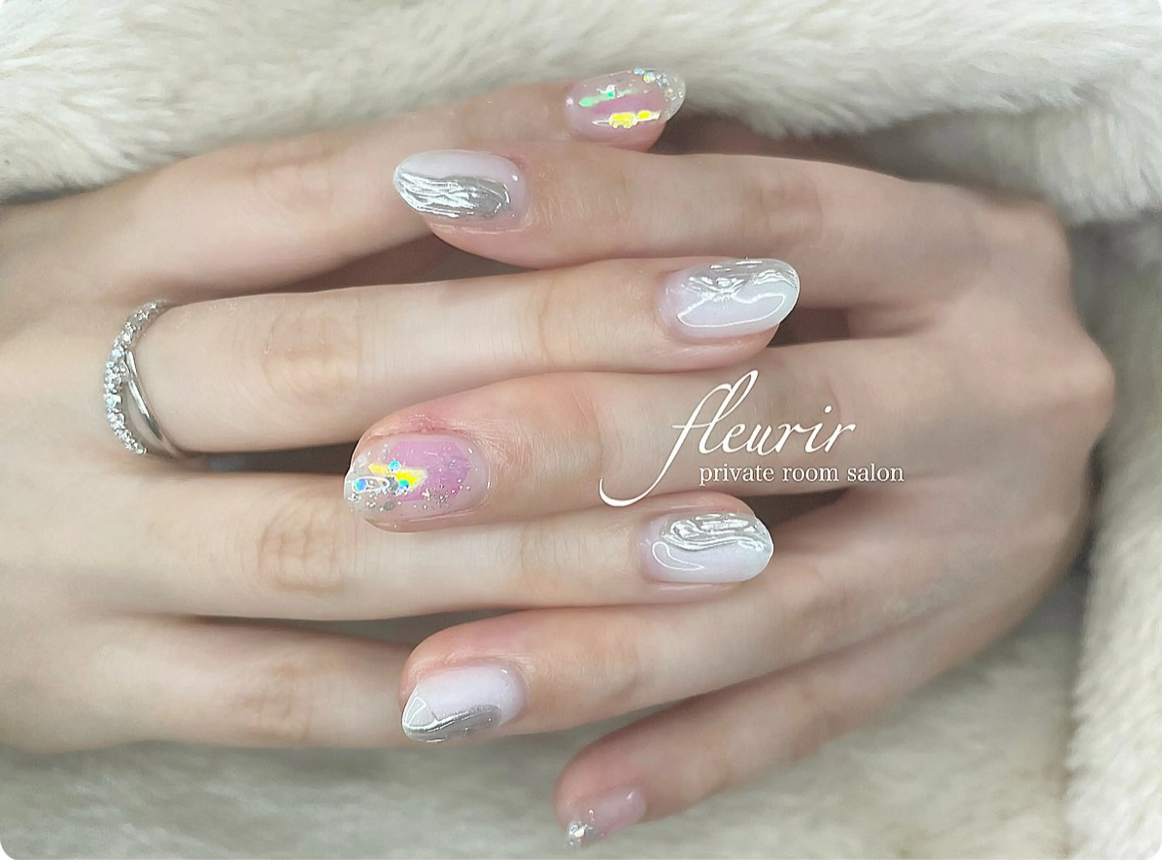ネイル オーロラネイル シルバー フルリール 【プライベートサロンのネイルデザイン
