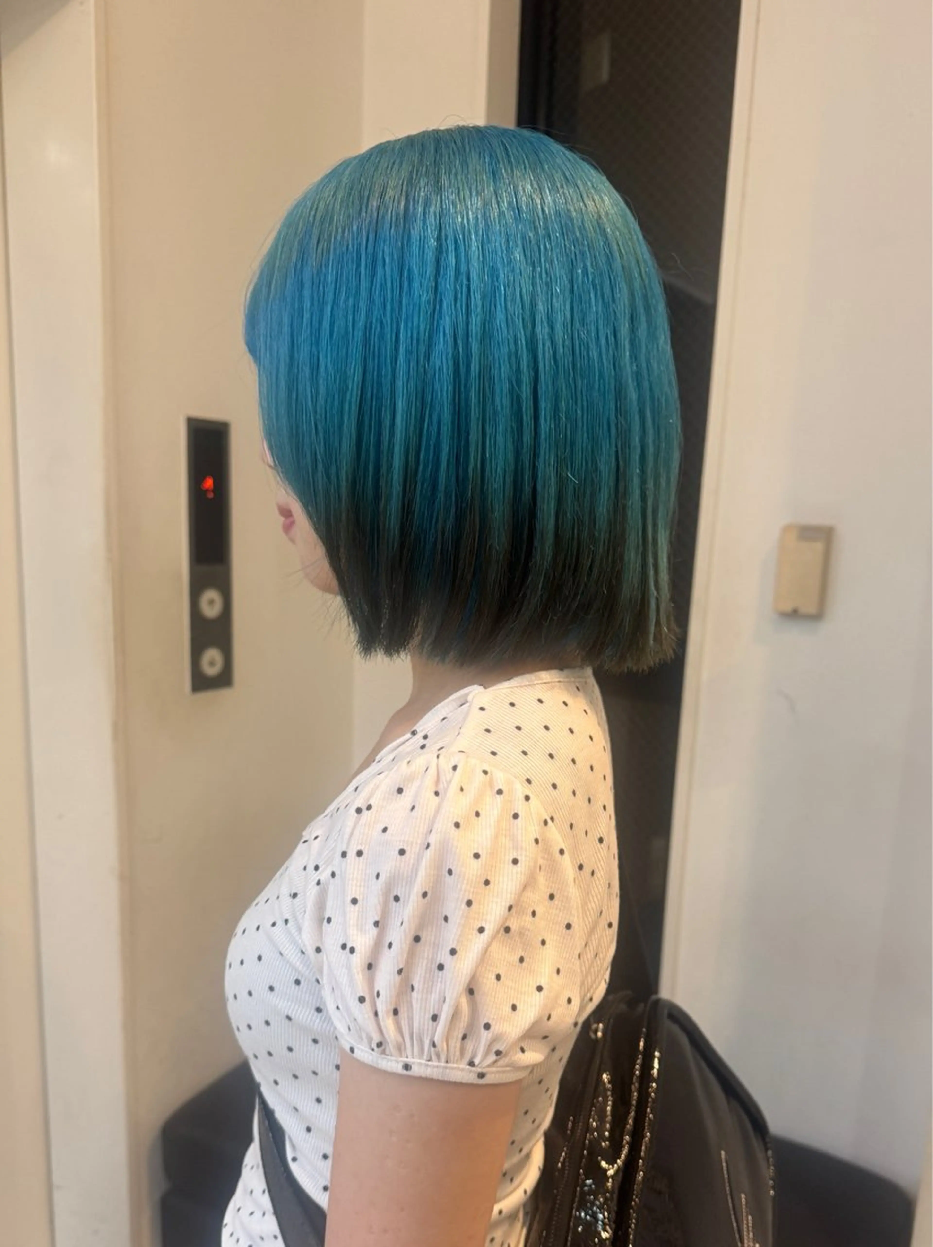 ミディアム カラー ヘアアレンジ ブルーカラー ヘアカラー トリートメント minto/ 似合わせ/ハイトーンのヘアスタイル